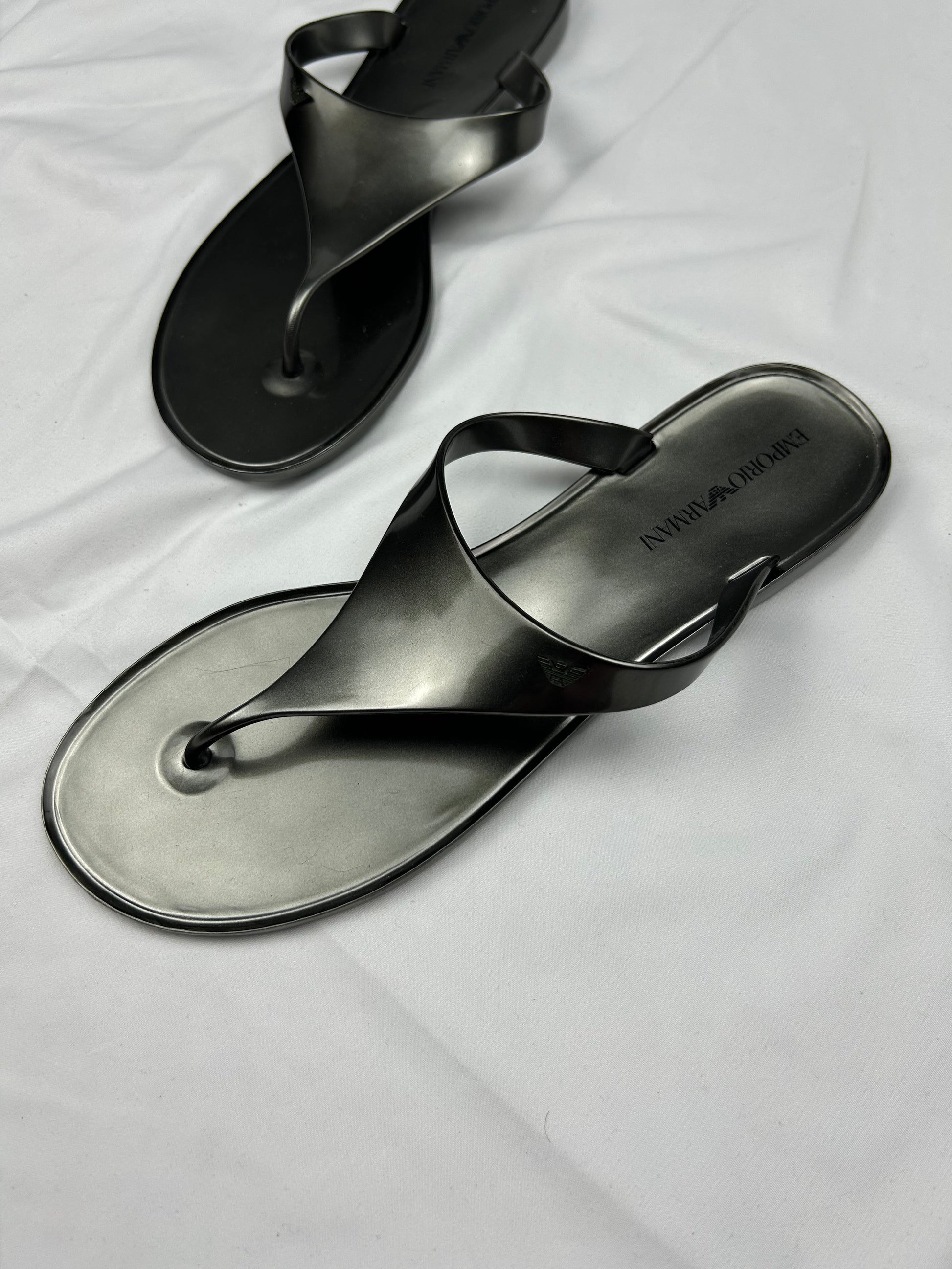 Grey thong flip flops (38)