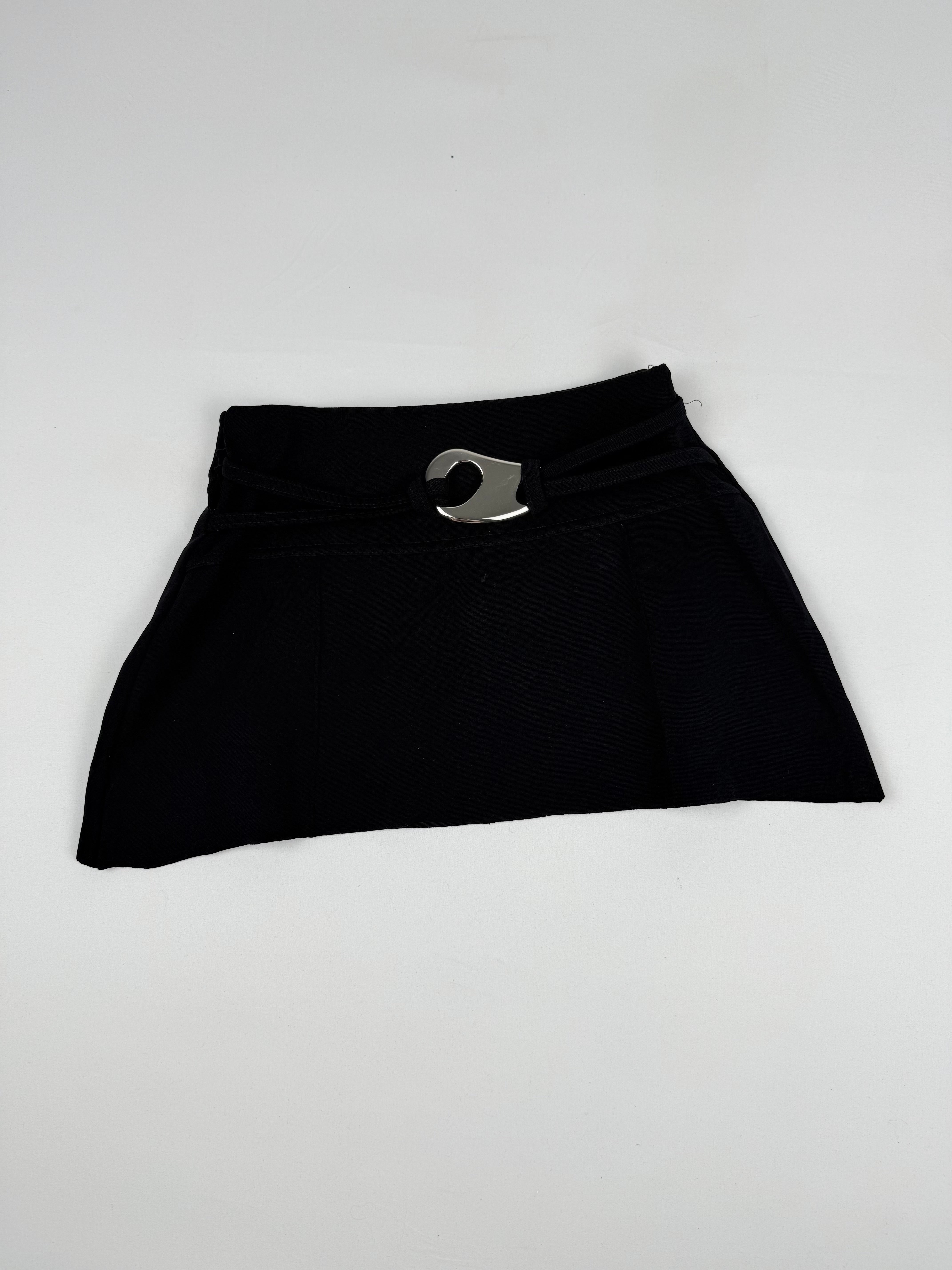 Black low rise mini skirt with buckle belt (XS)