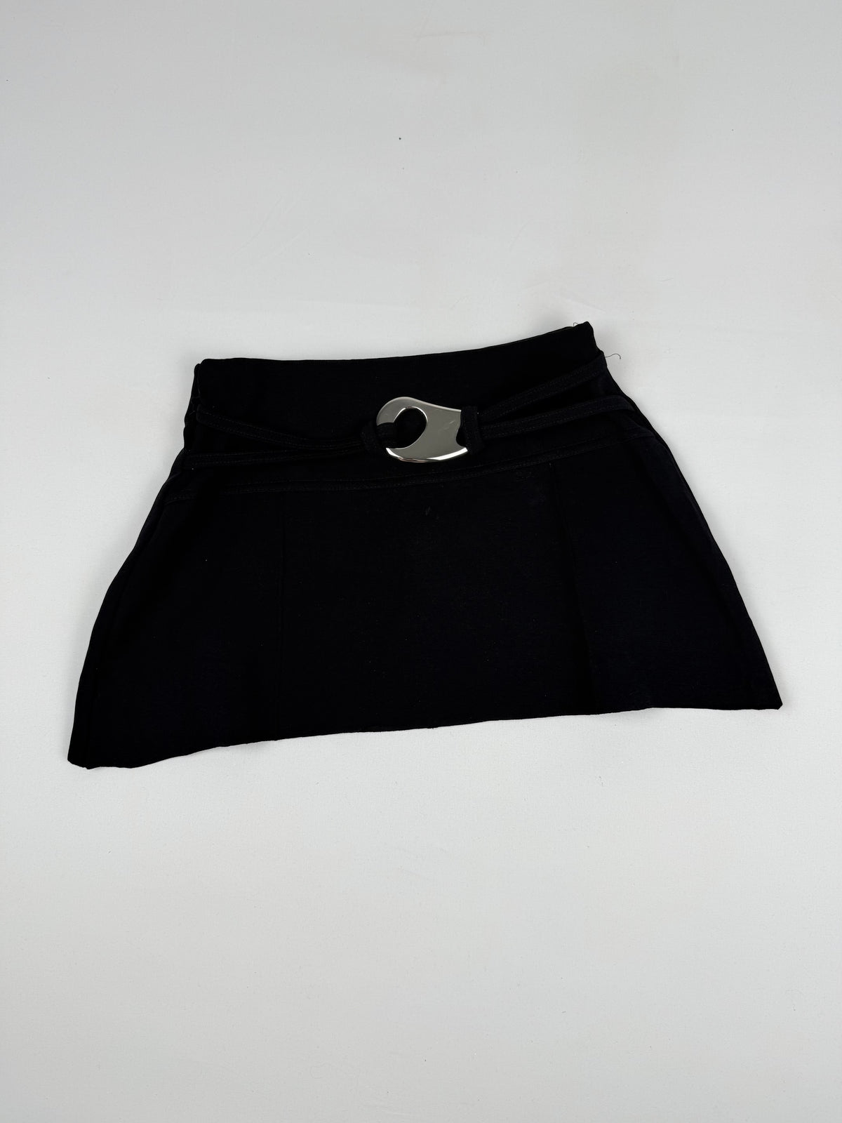 Black low rise mini skirt with buckle belt (XS)