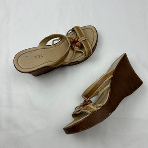 Beige pearls wedge heels mules (37)