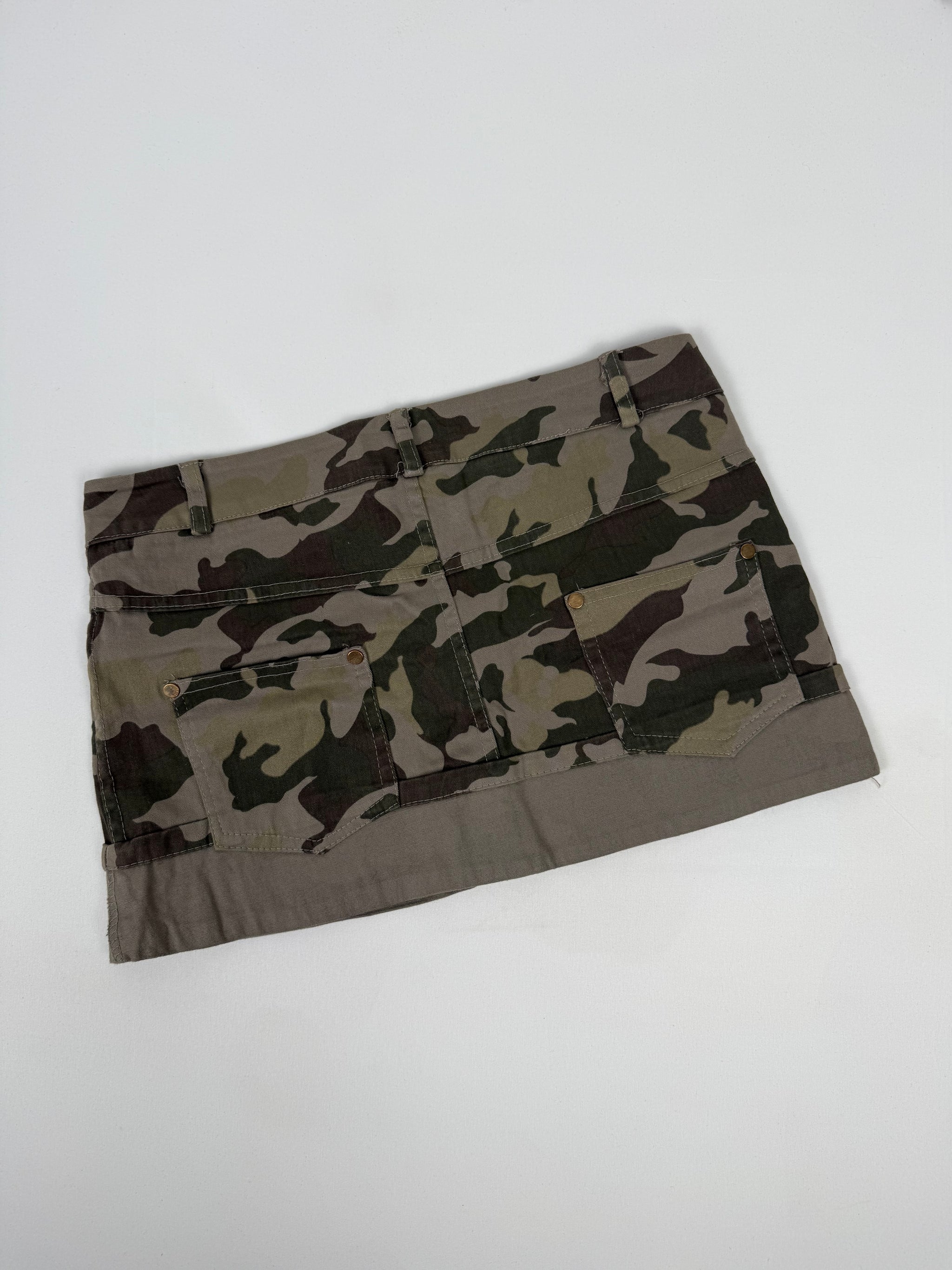 Khaki camo low rise mini skirt (S)