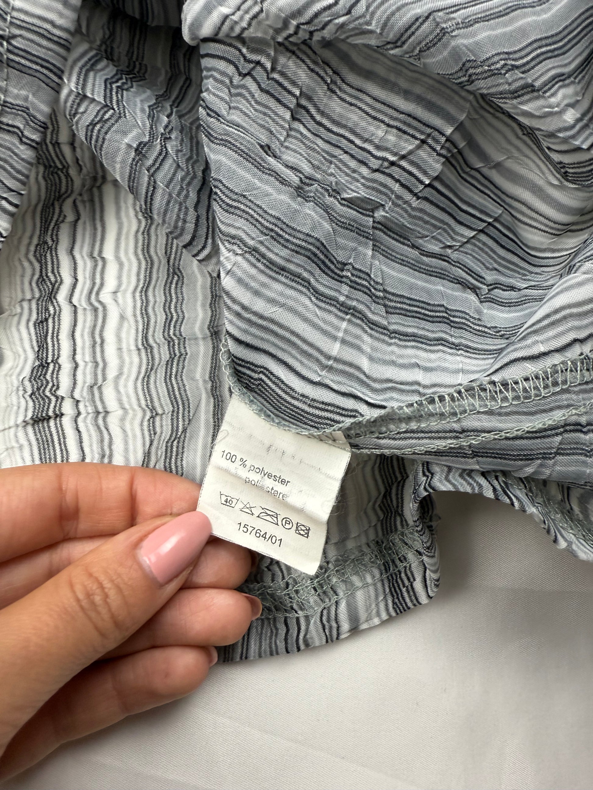 Grey striped mesh long sleeves shirt (L)