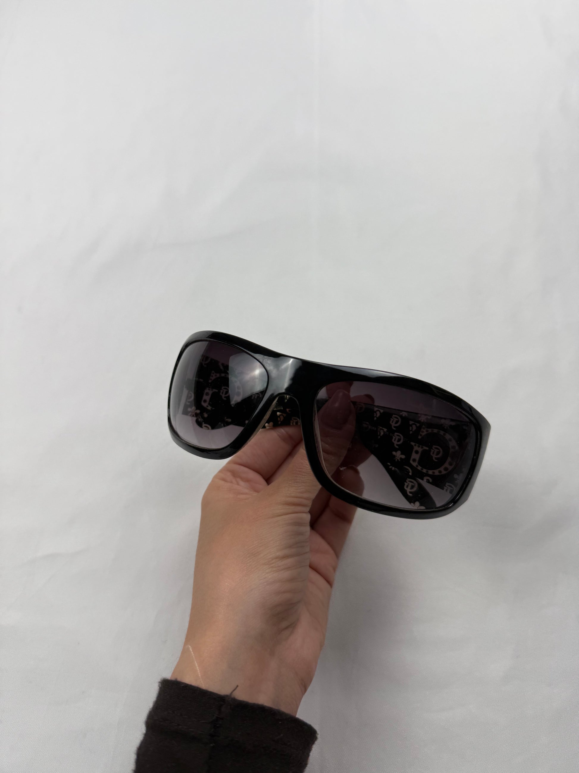 Black 2000s sunglasses