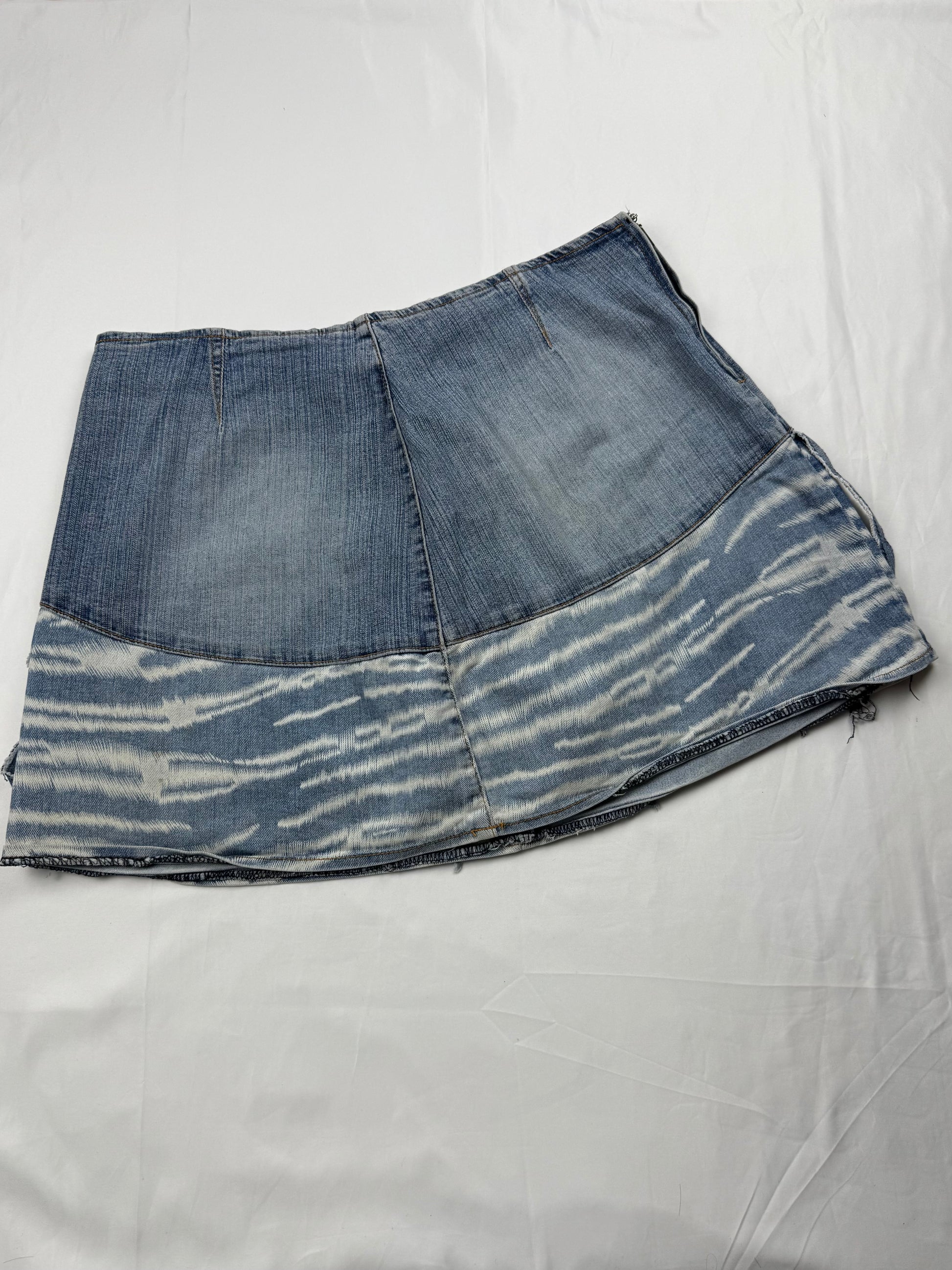 Blue denim low rise pleated mini skirt (M)