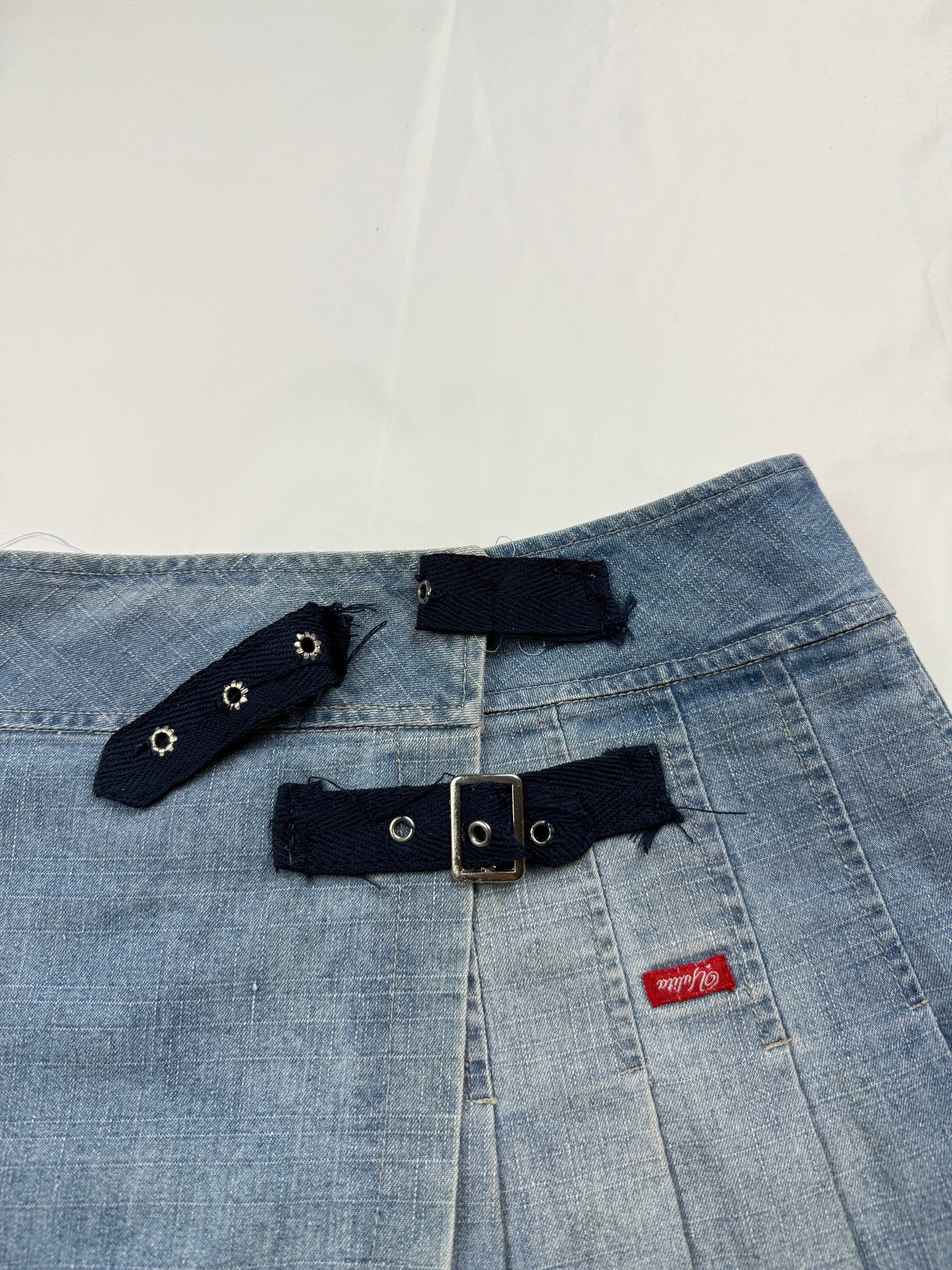 Blue denim low rise pleated mini skirt (S/M)