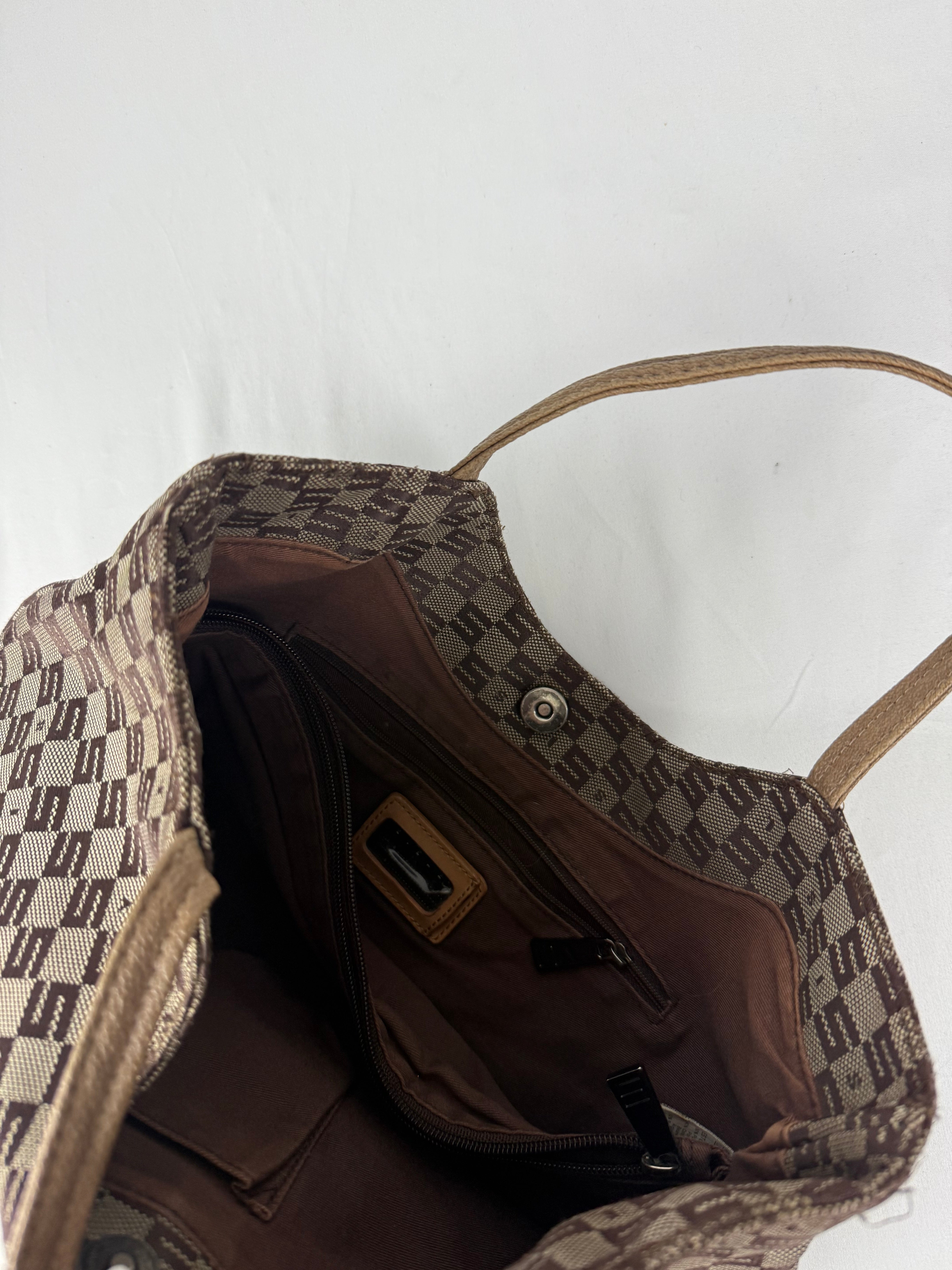 Beige monogram handbag (37x30cm)