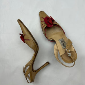 Flower appliqué pointed toes kitten heels (37.5)