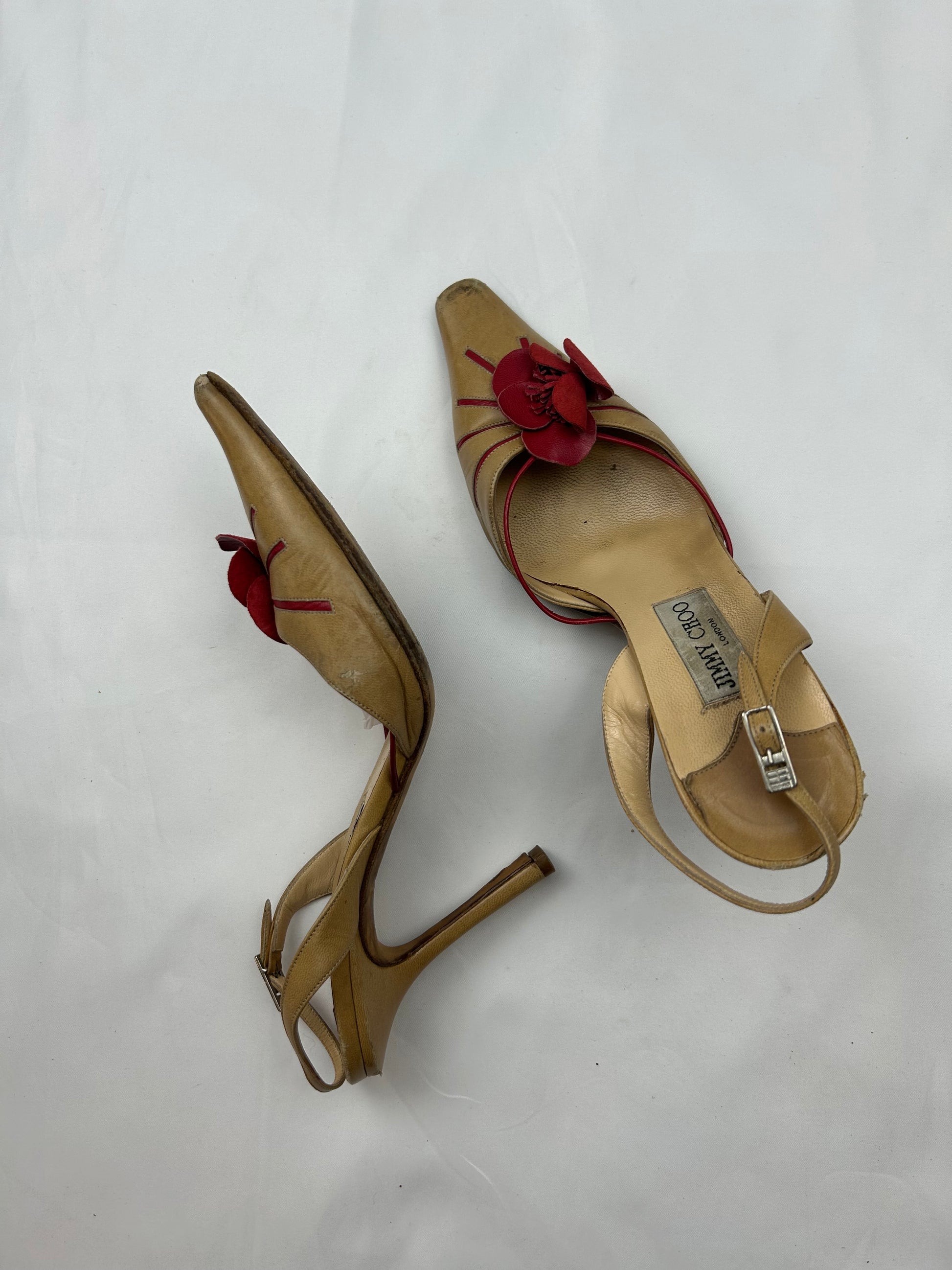 Flower appliqué pointed toes kitten heels (37.5)