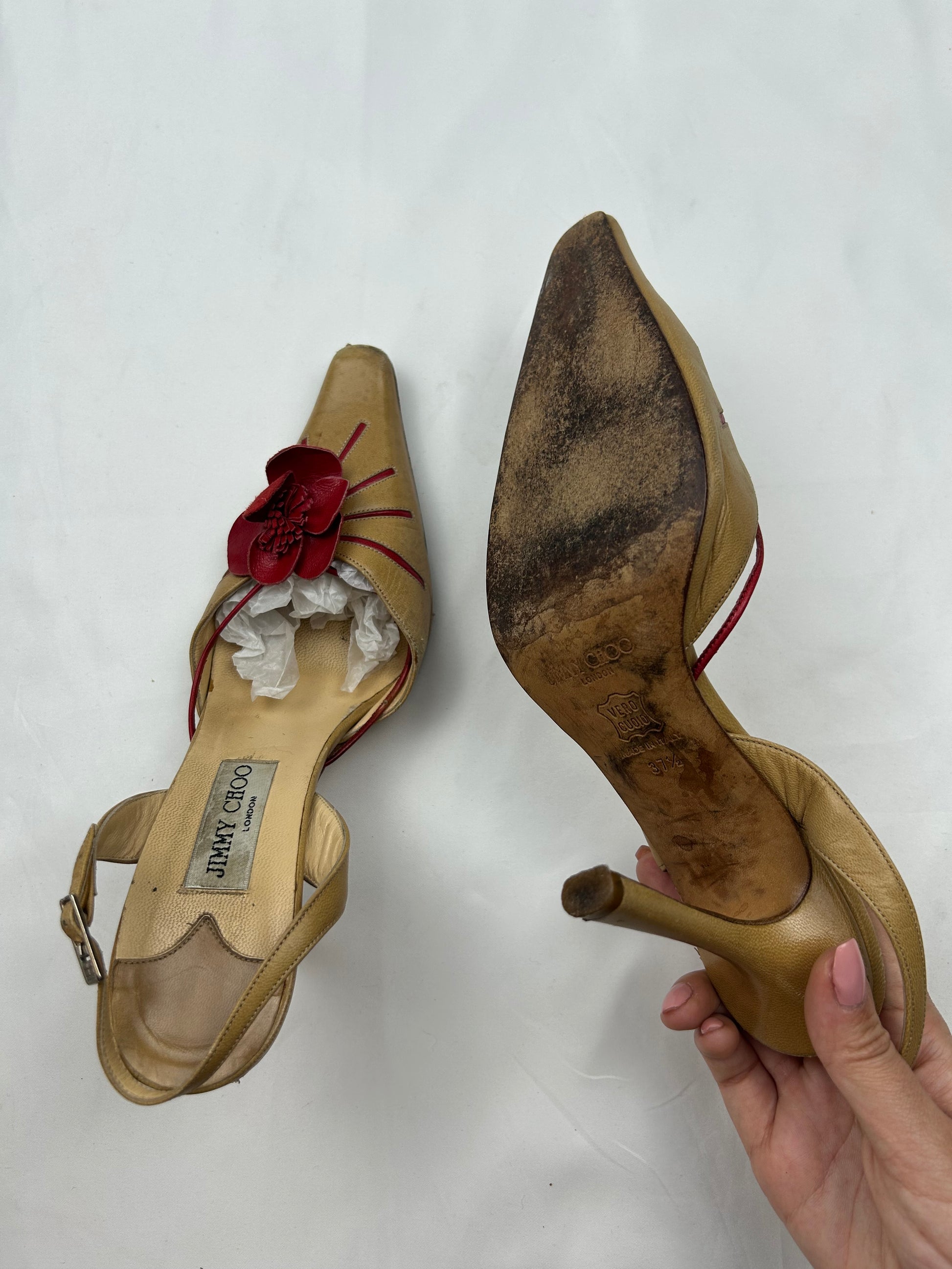 Flower appliqué pointed toes kitten heels (37.5)