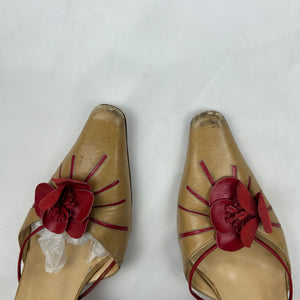 Flower appliqué pointed toes kitten heels (37.5)