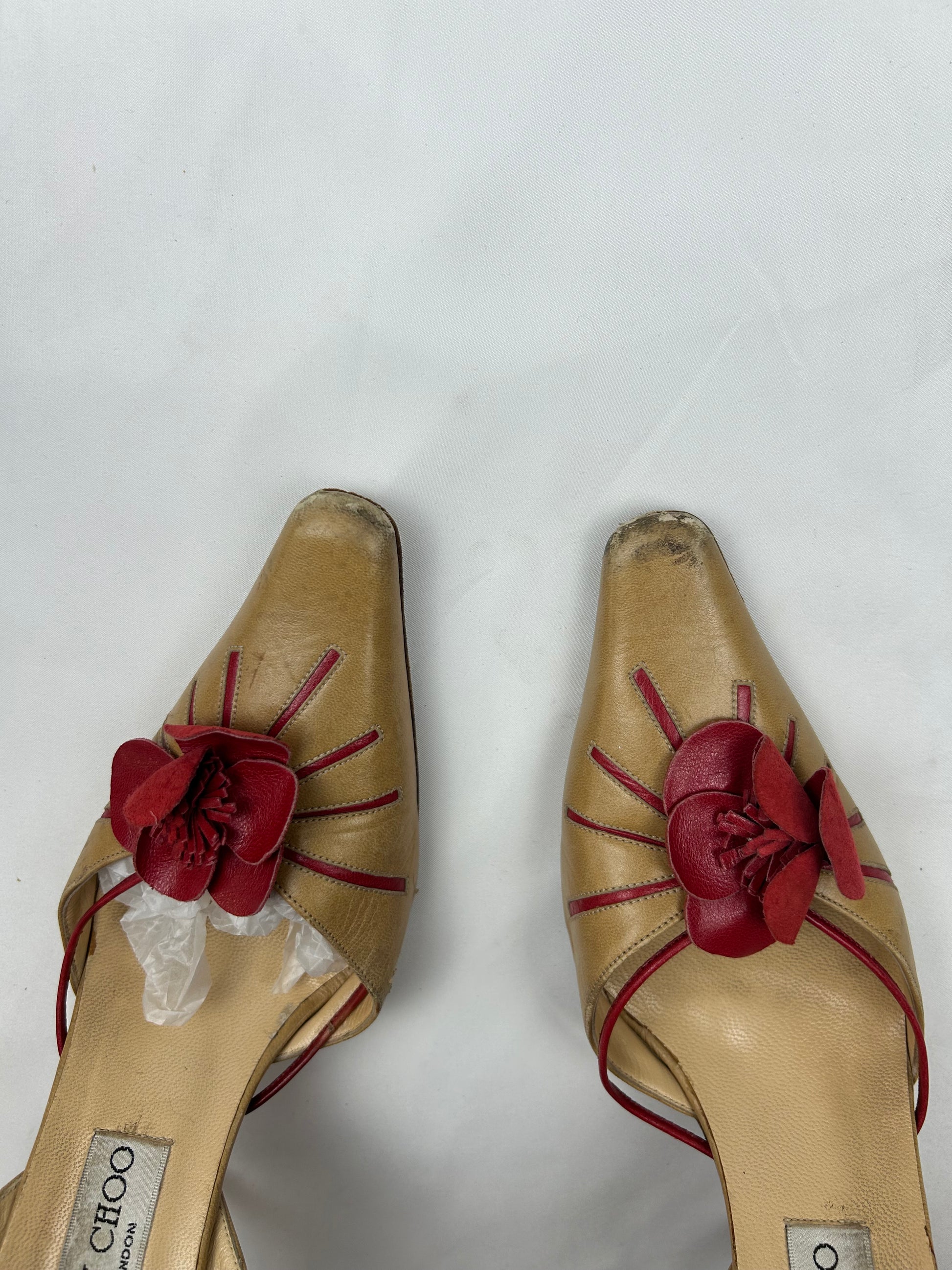 Flower appliqué pointed toes kitten heels (37.5)