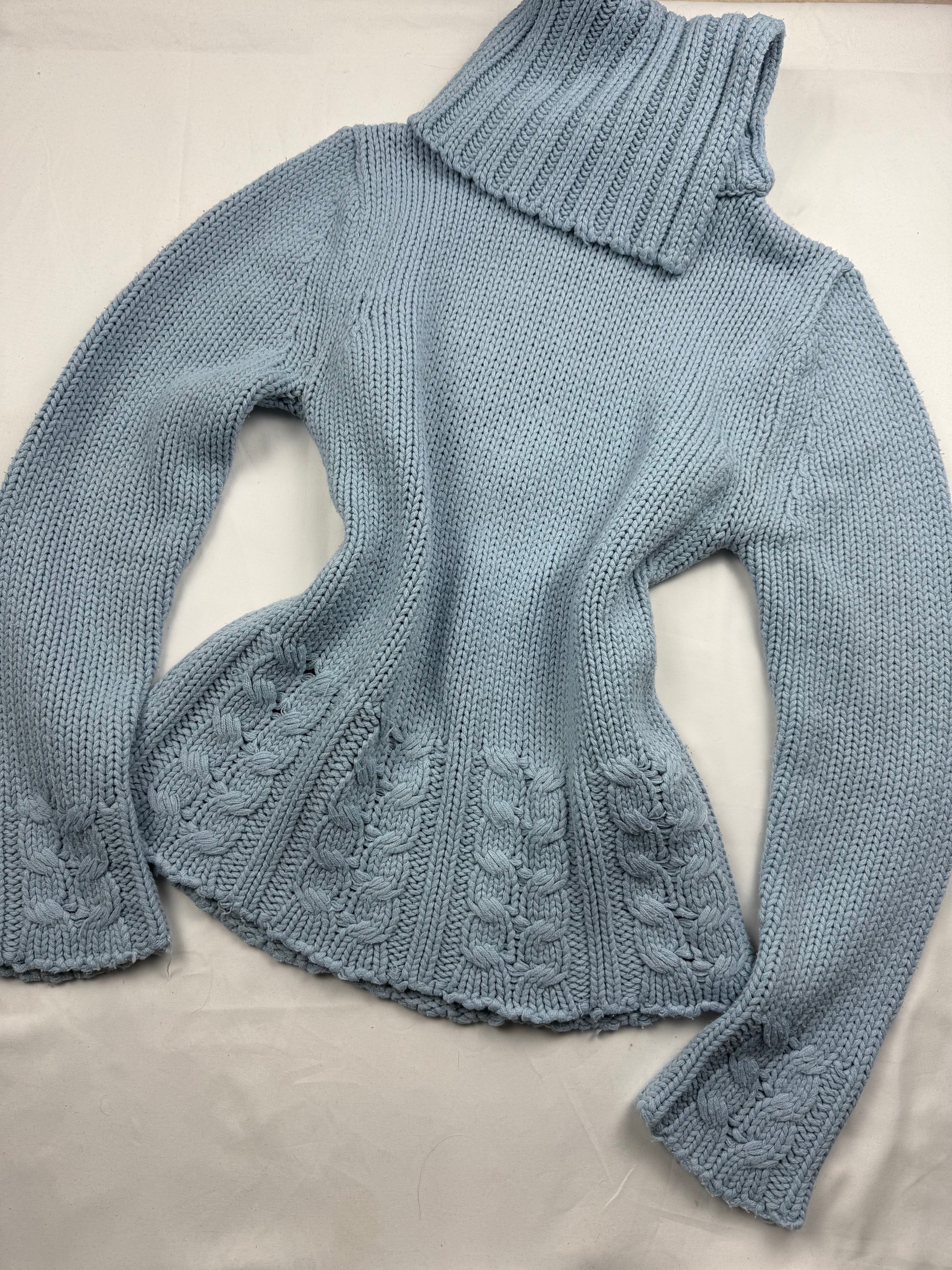 Baby blue knitted turtleneck jumper (M/L)