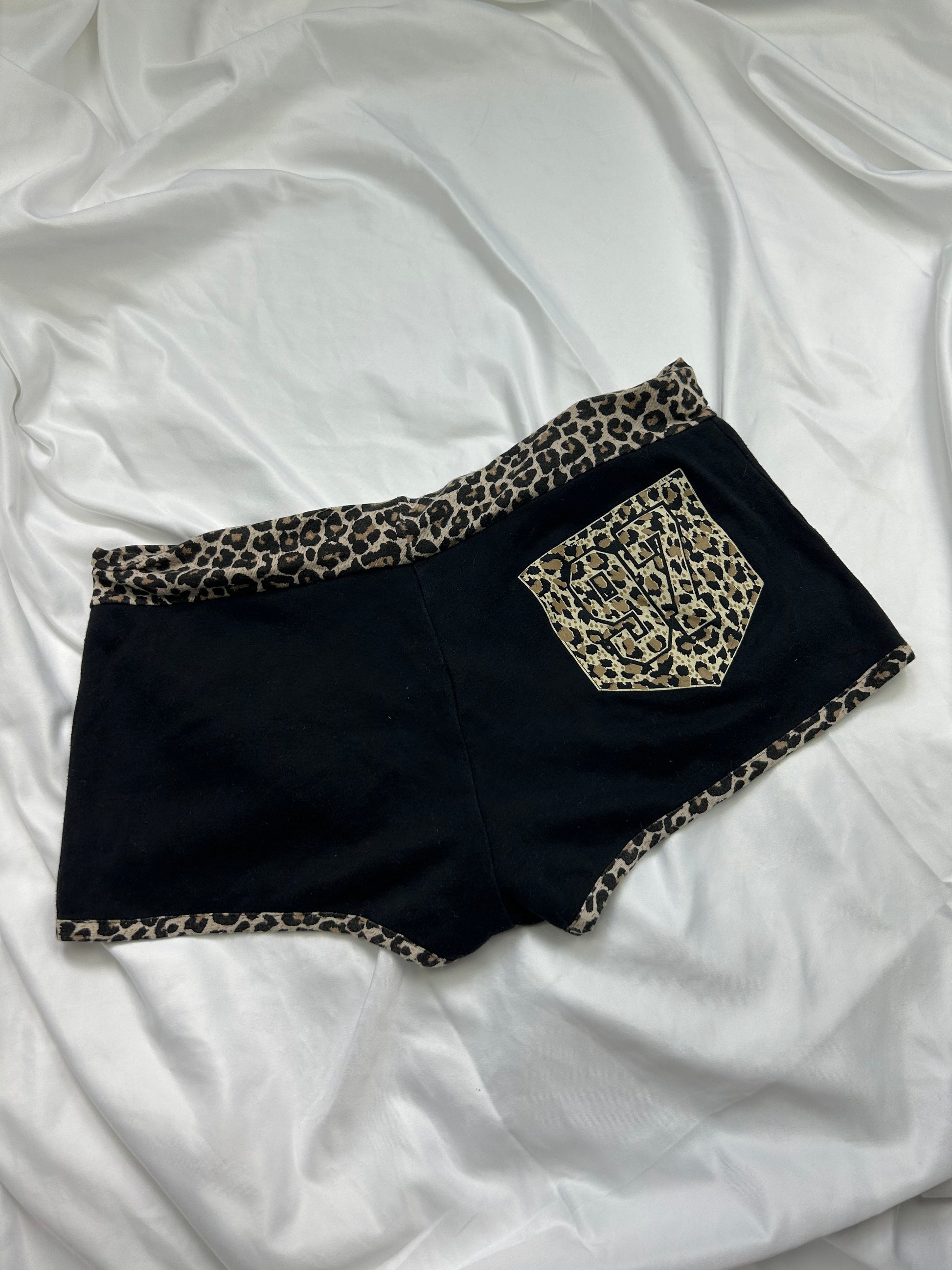 Black low rise panther print sporty mini short (M)