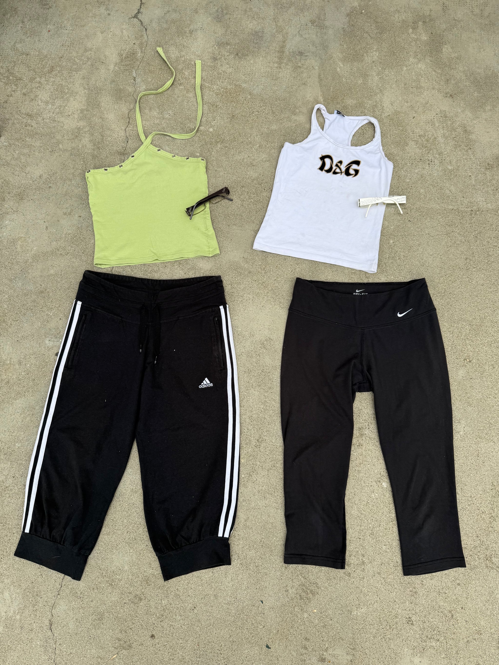 Black activewear low waist capri pants (S/M)