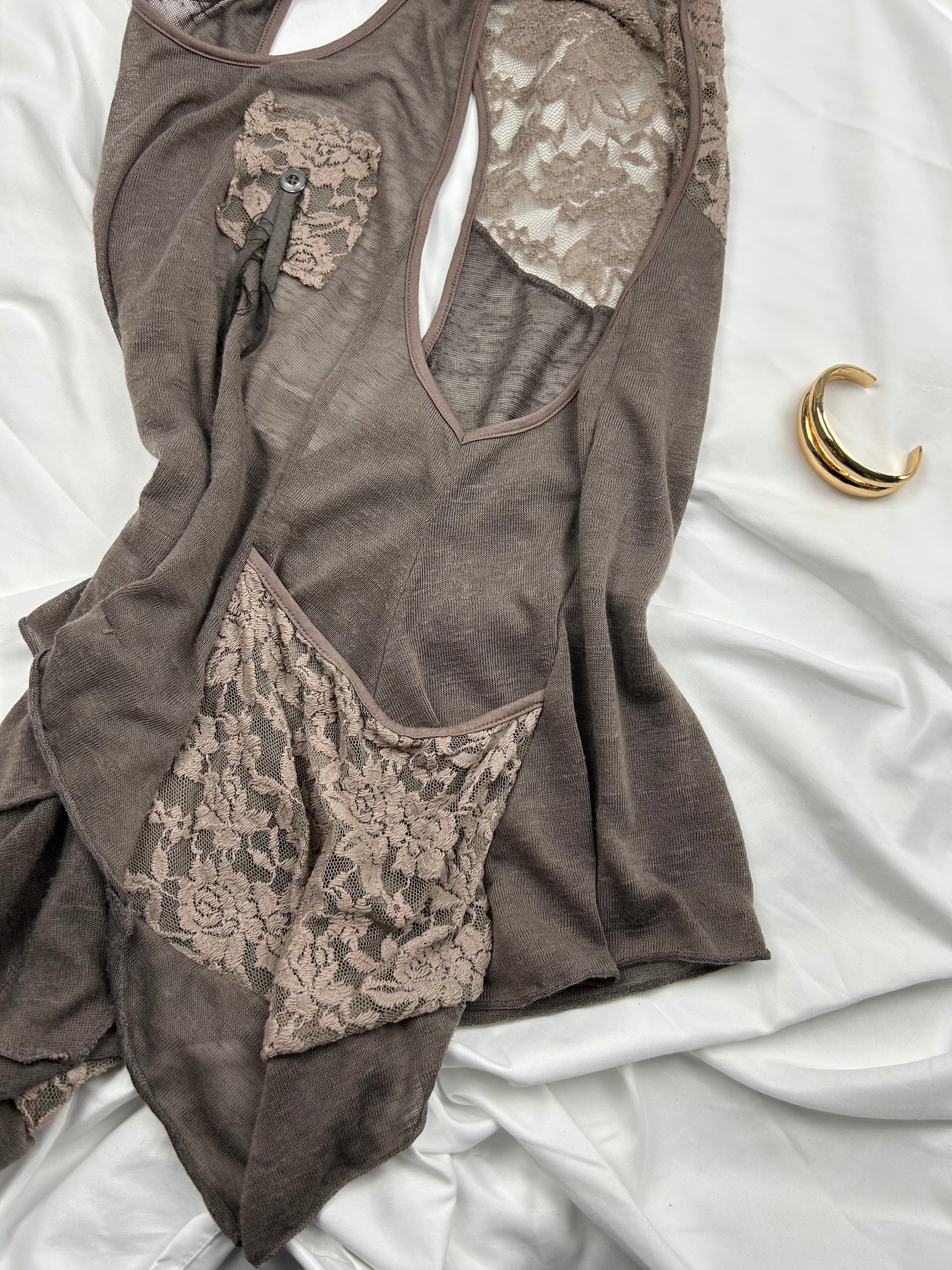 Khaki lace asymmetric tank top (XL)