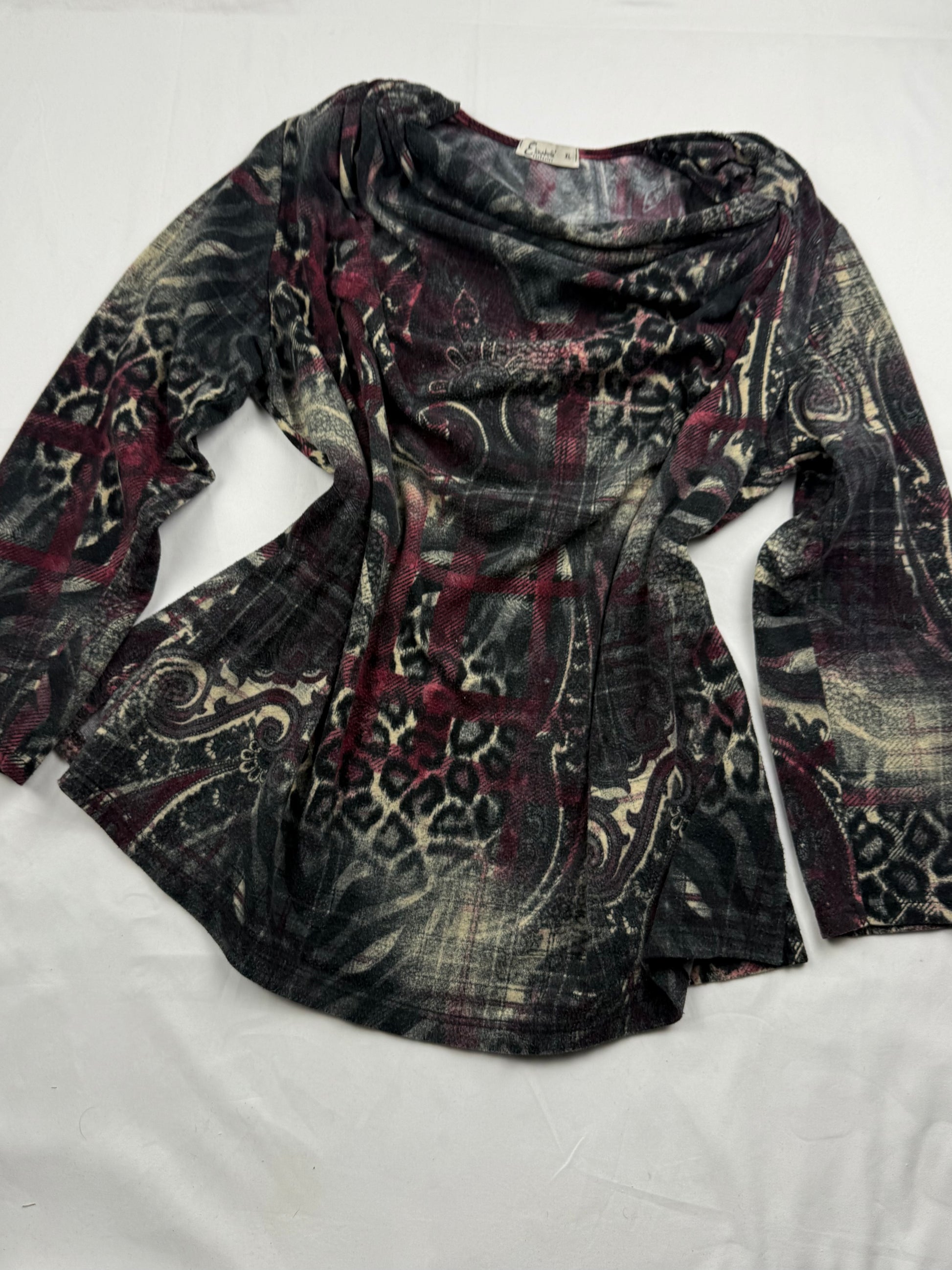 Black graphic fleece plunge neck long sleeves top (XL)