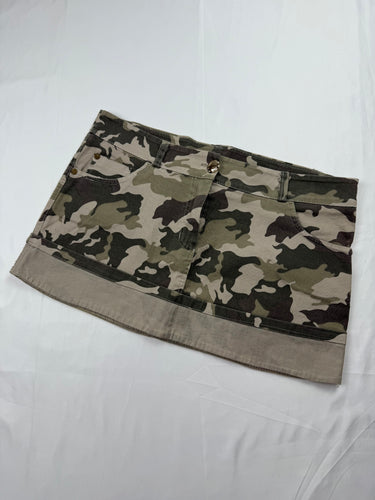 Khaki camo denim low rise mini skirt (M)