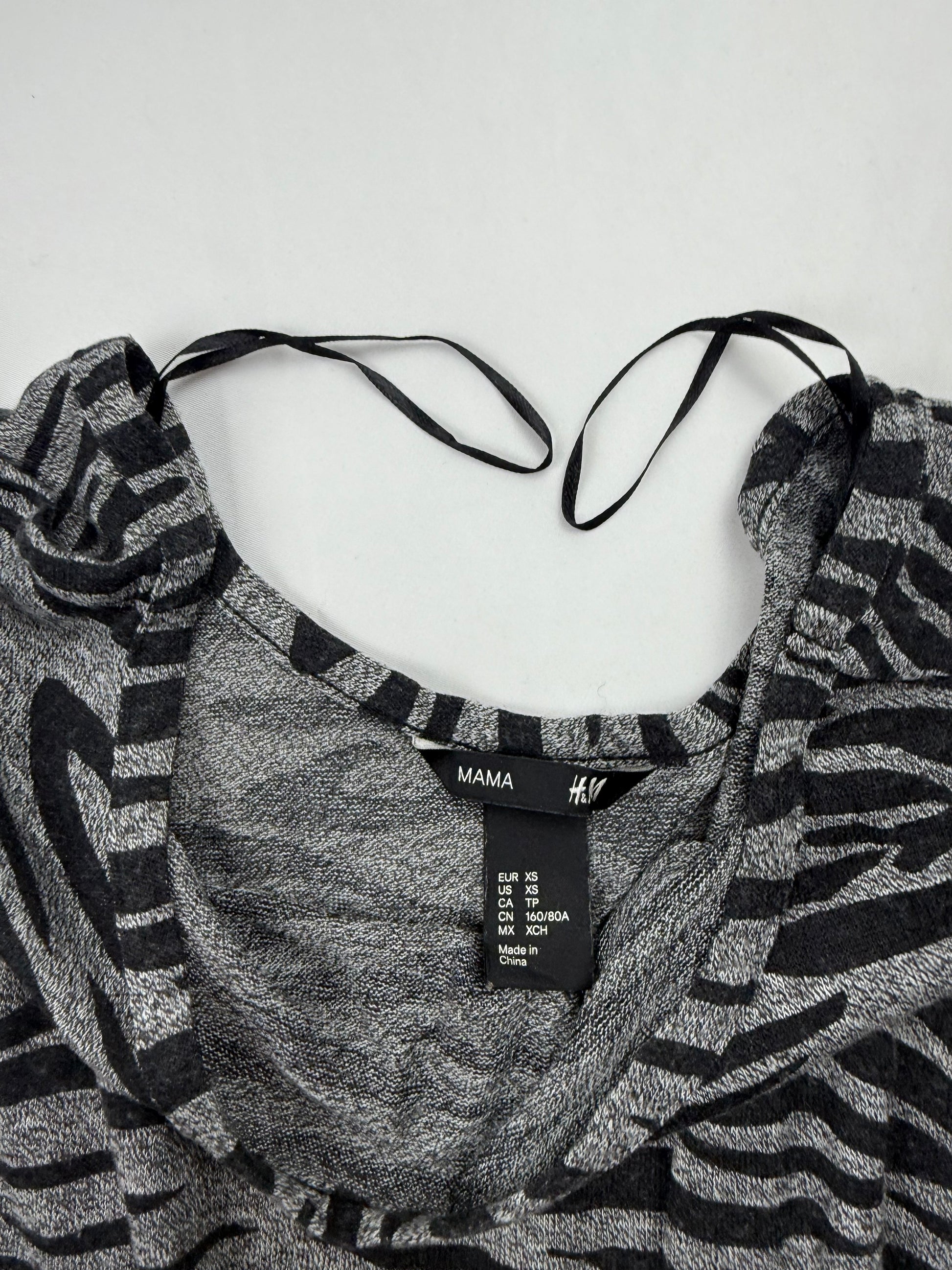 Grey tiger print ruched tee (XS/S)