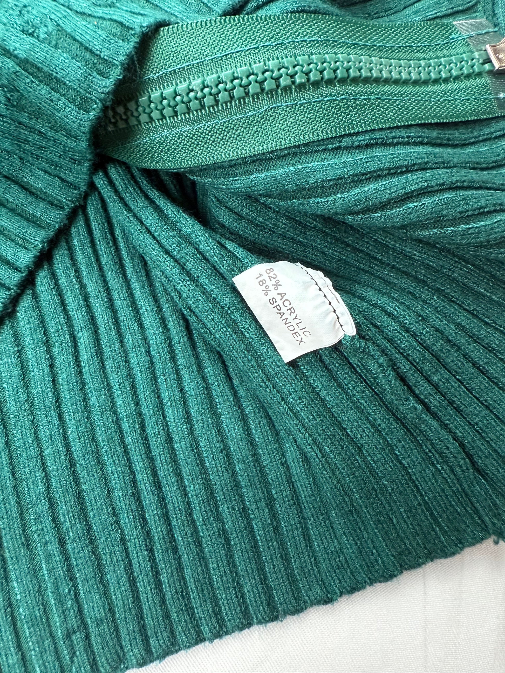Green zip up ribbed jumper (S/M)