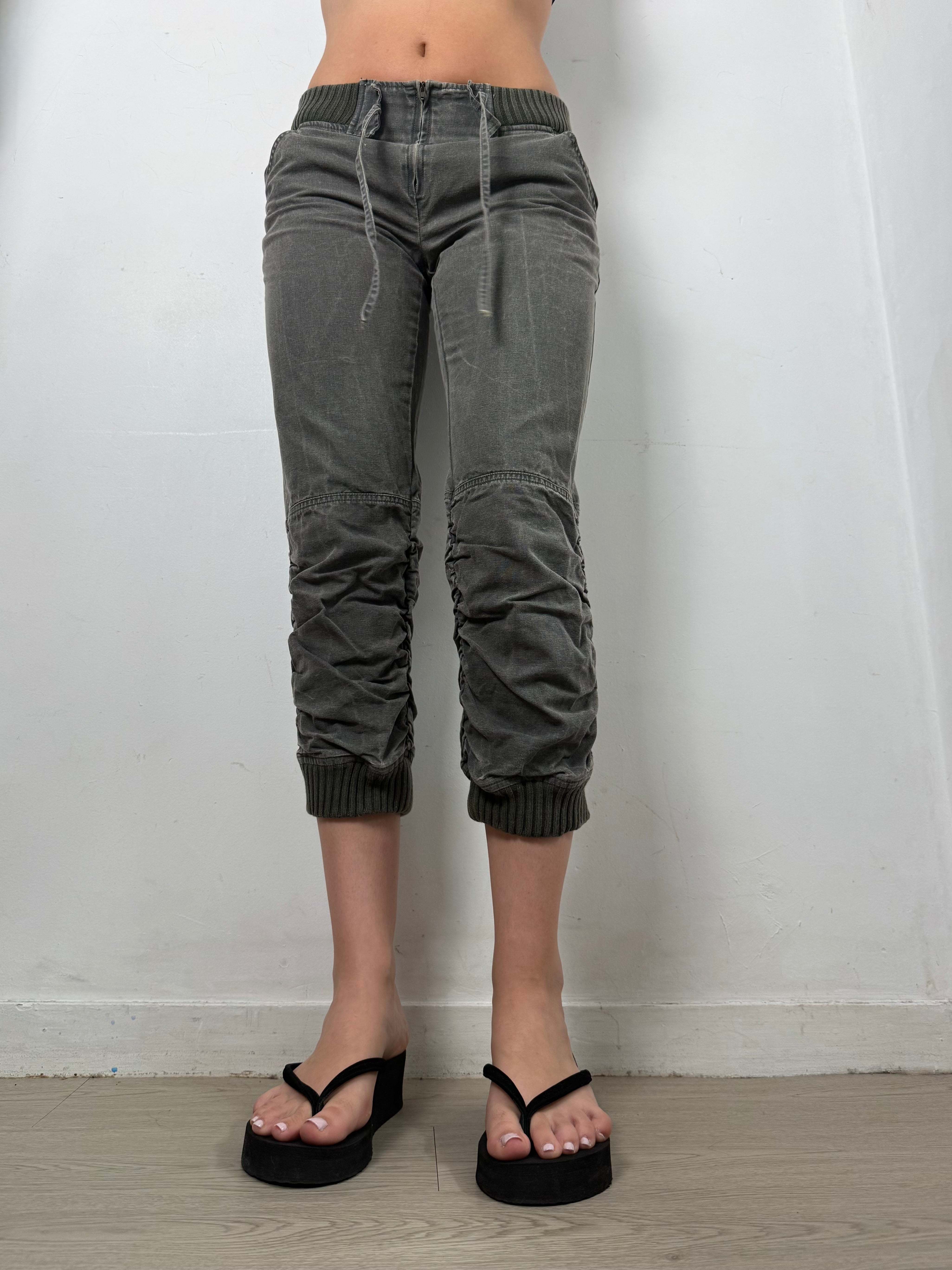 Khaki denim low rise capri pants (M)