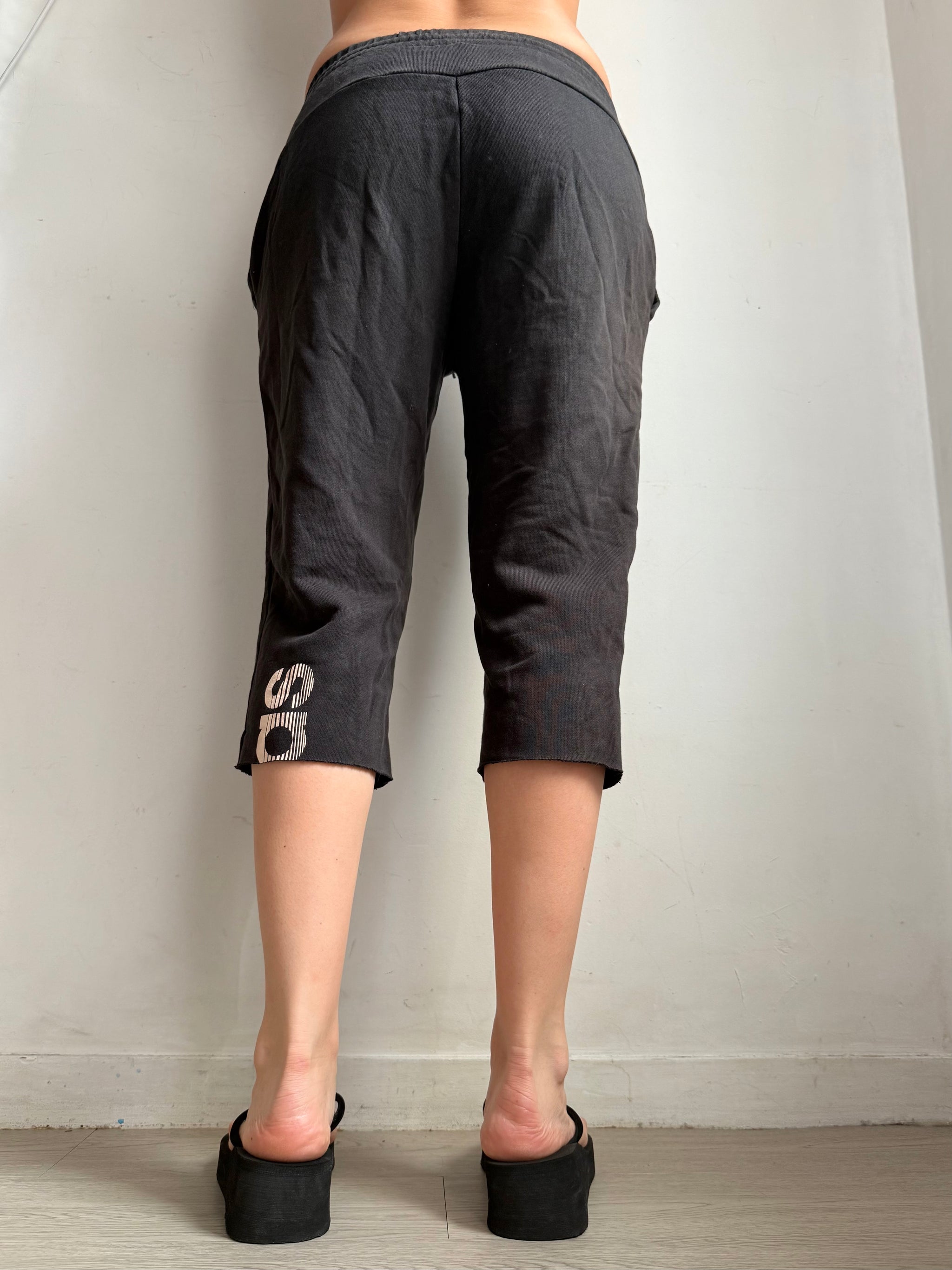 Black capri pants (S)