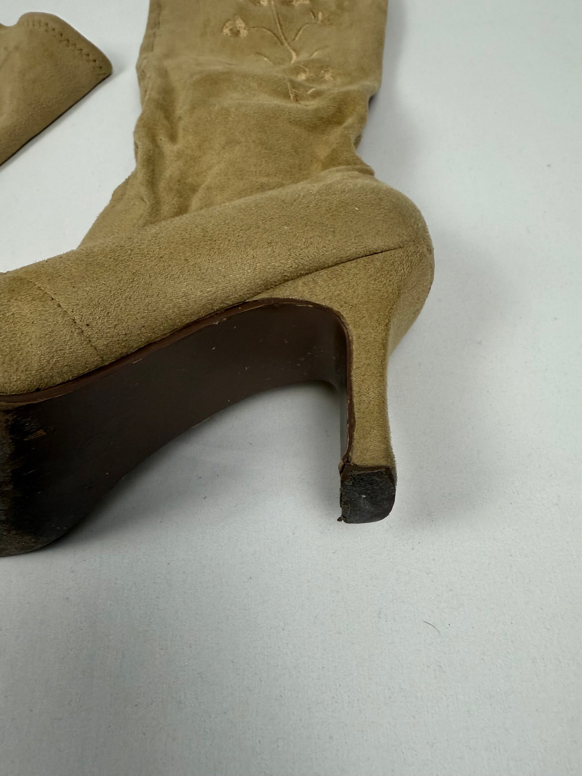 Beige floral embroidered knee high boots (39)