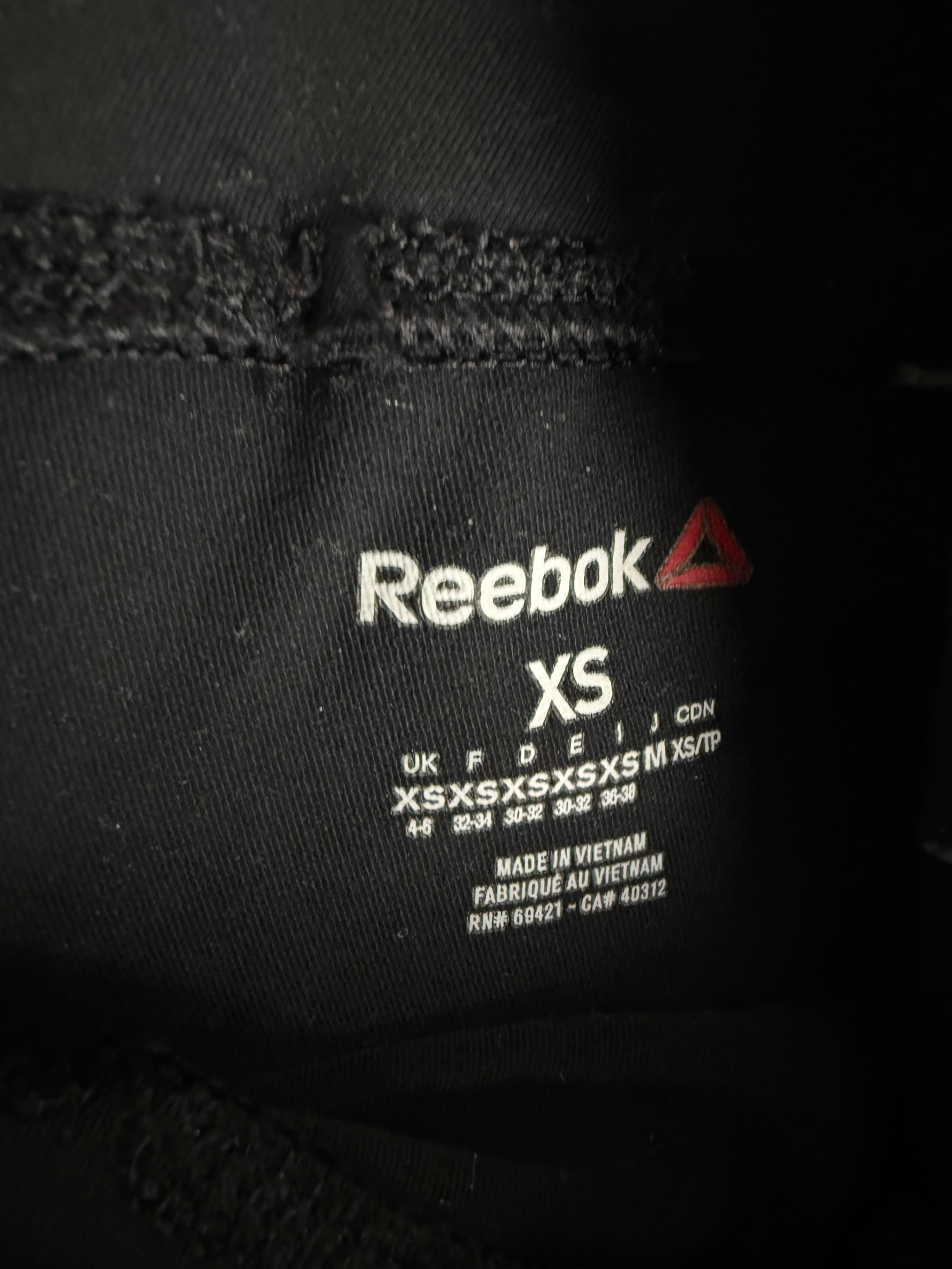 Black activewear low rise mini short (XS)