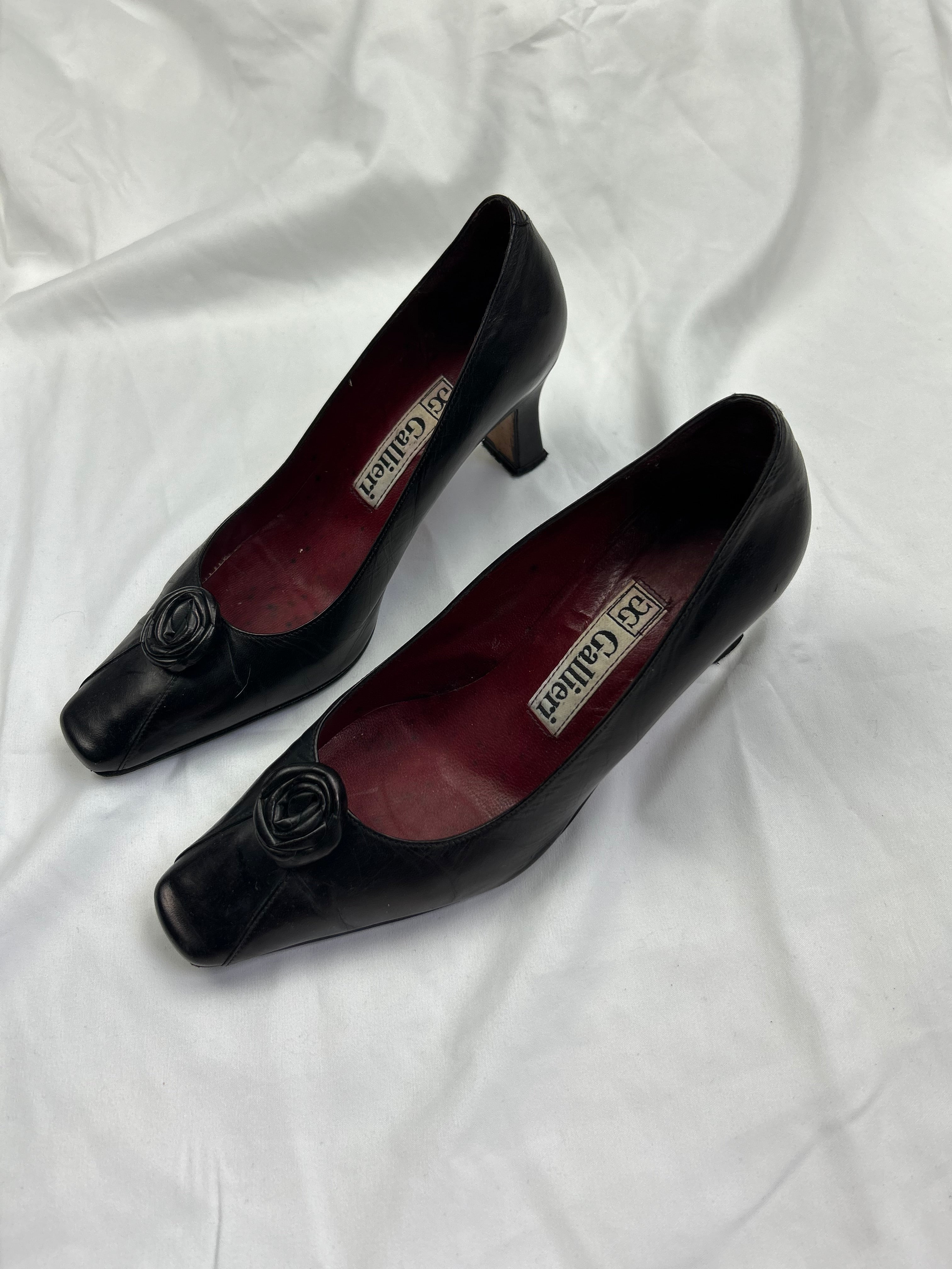 Black 100% leather flower appliquée heels (36)