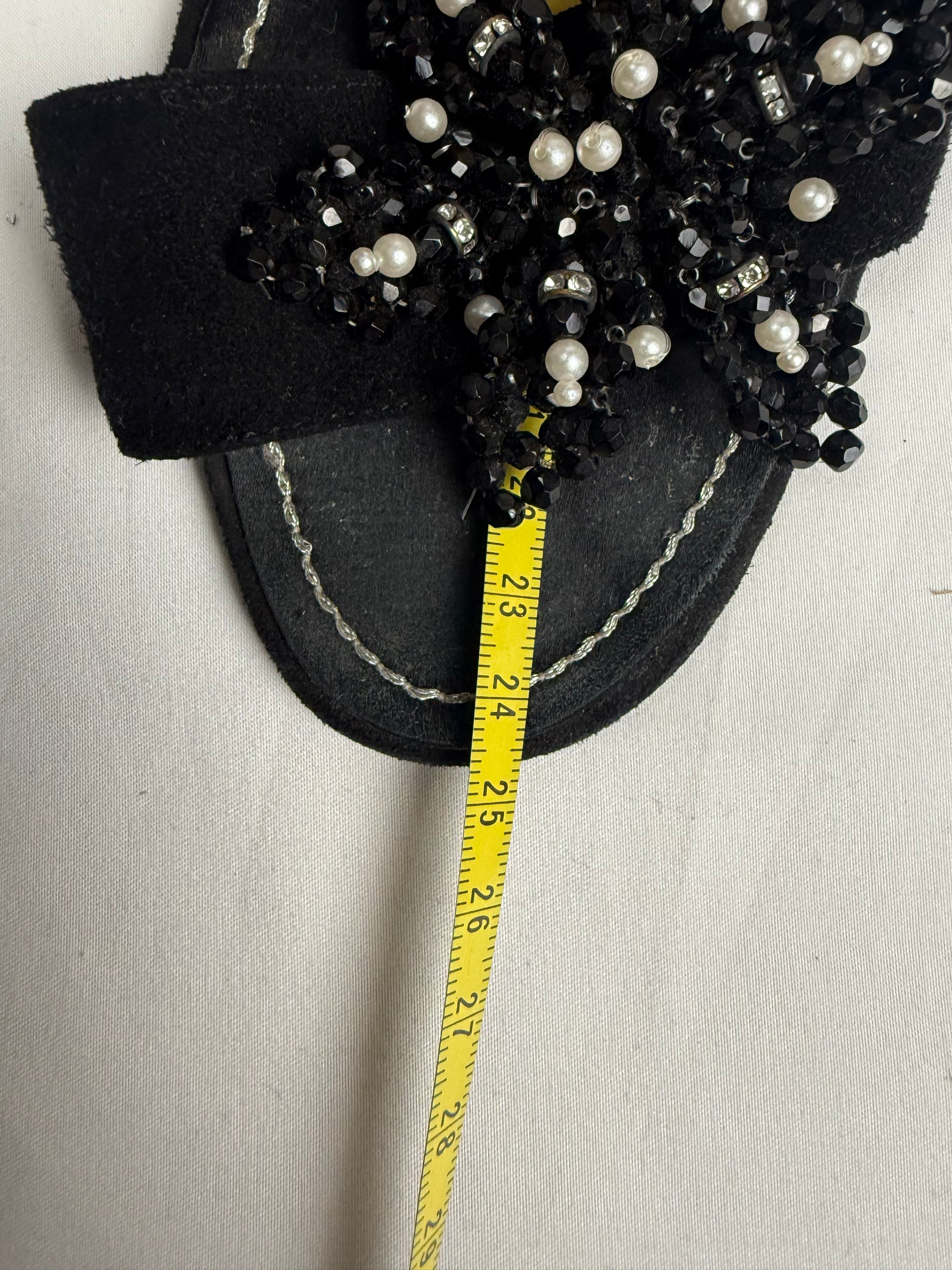 Black pearls flower appliquée open toes heels (37.5)