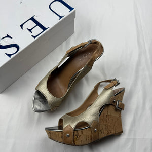 Gold buckle belt wedge heels (37)