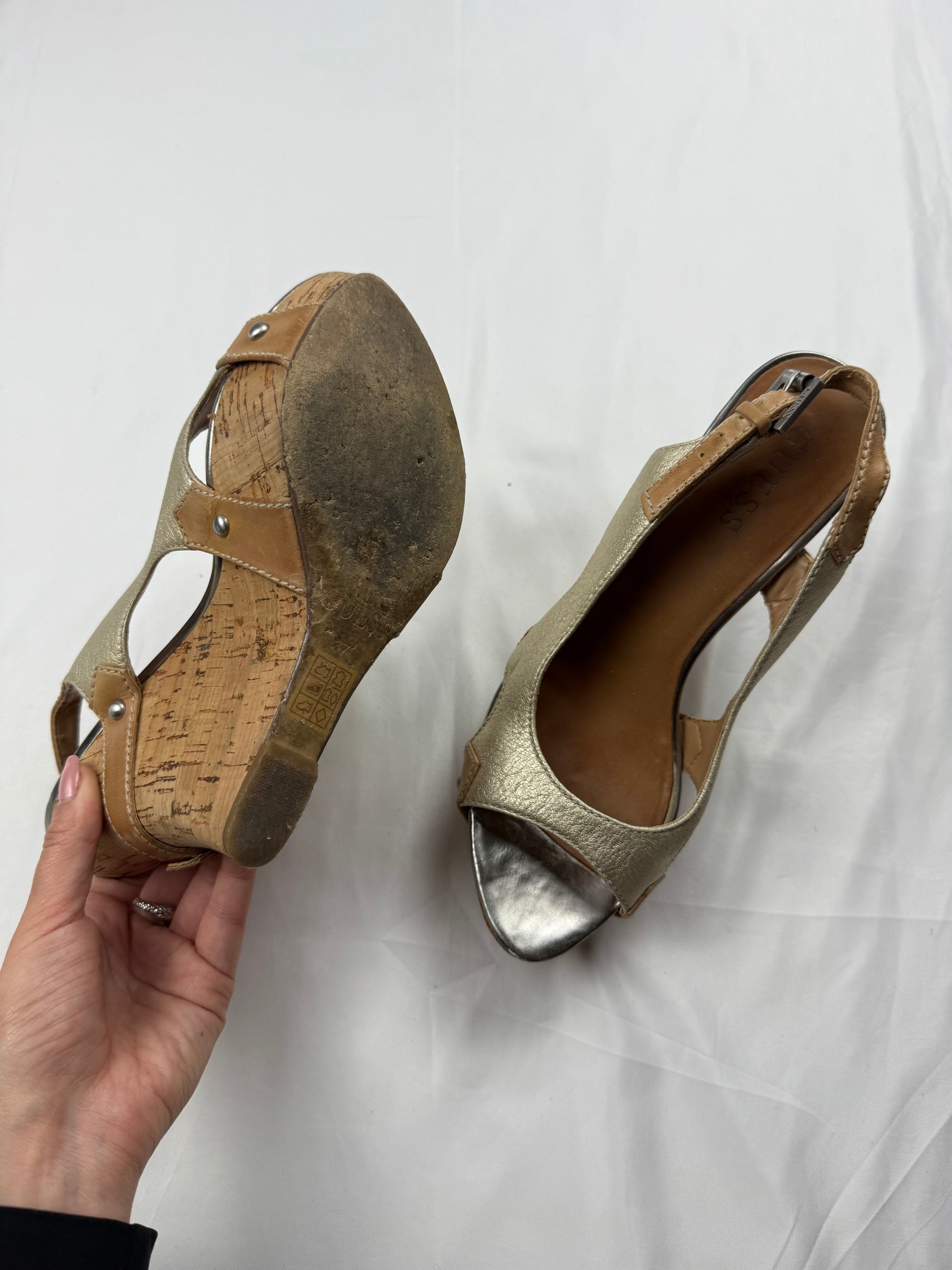Gold buckle belt wedge heels (37)