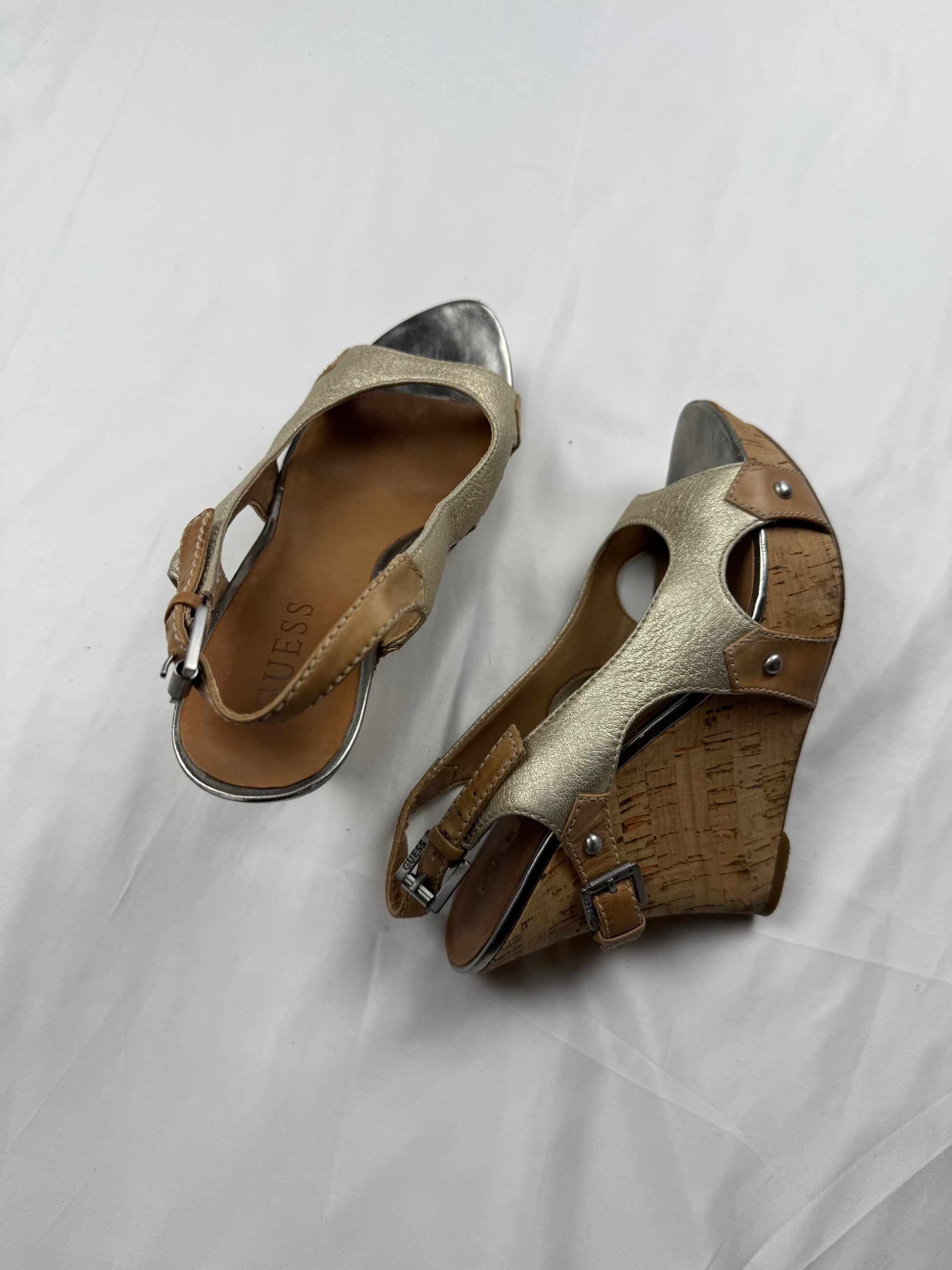 Gold buckle belt wedge heels (37)