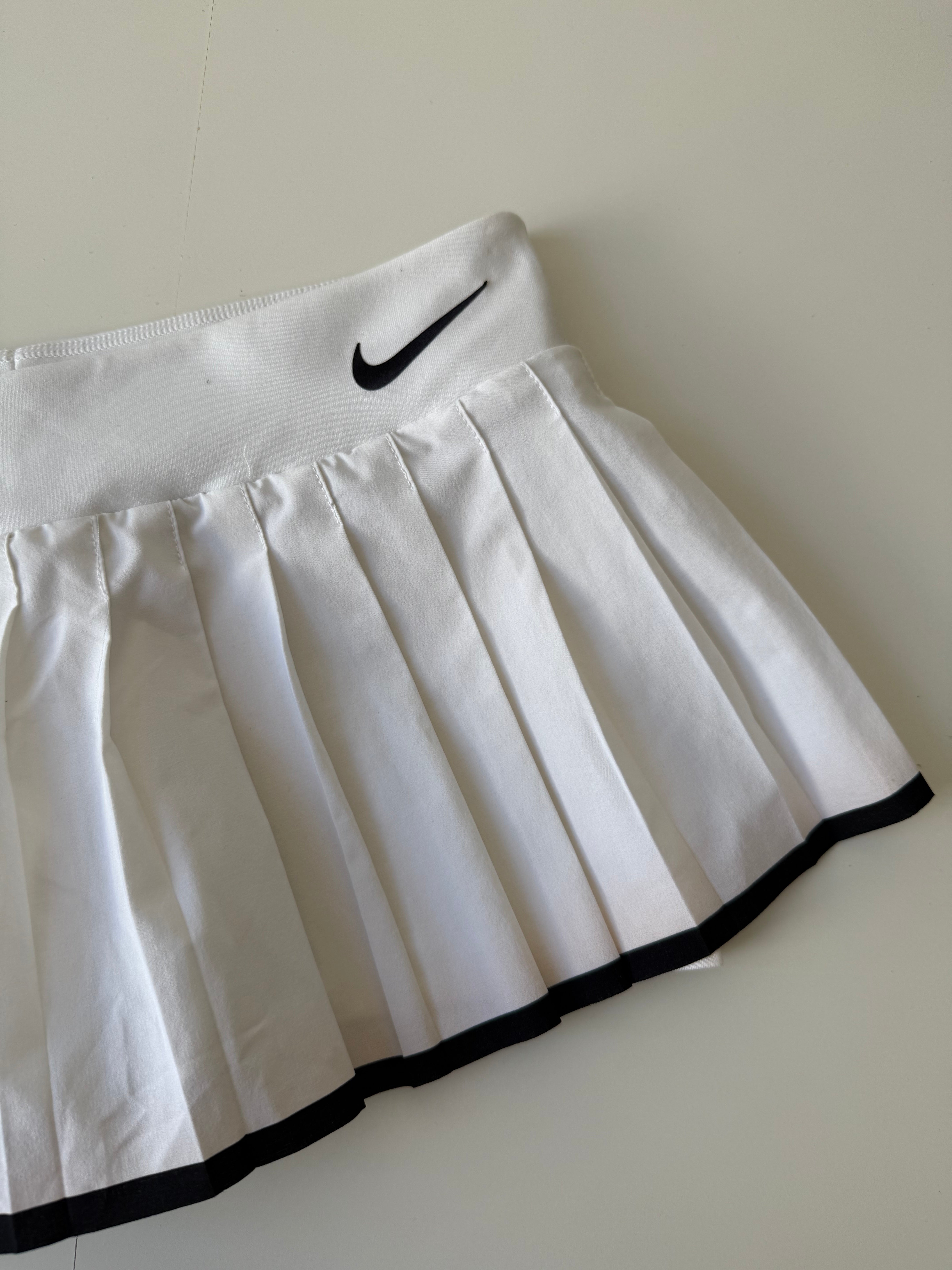 White pleated mini tennis skirt (XS)