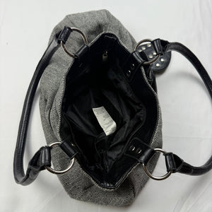 Grey flower appliquée medium shoulder bag (27x24cm)