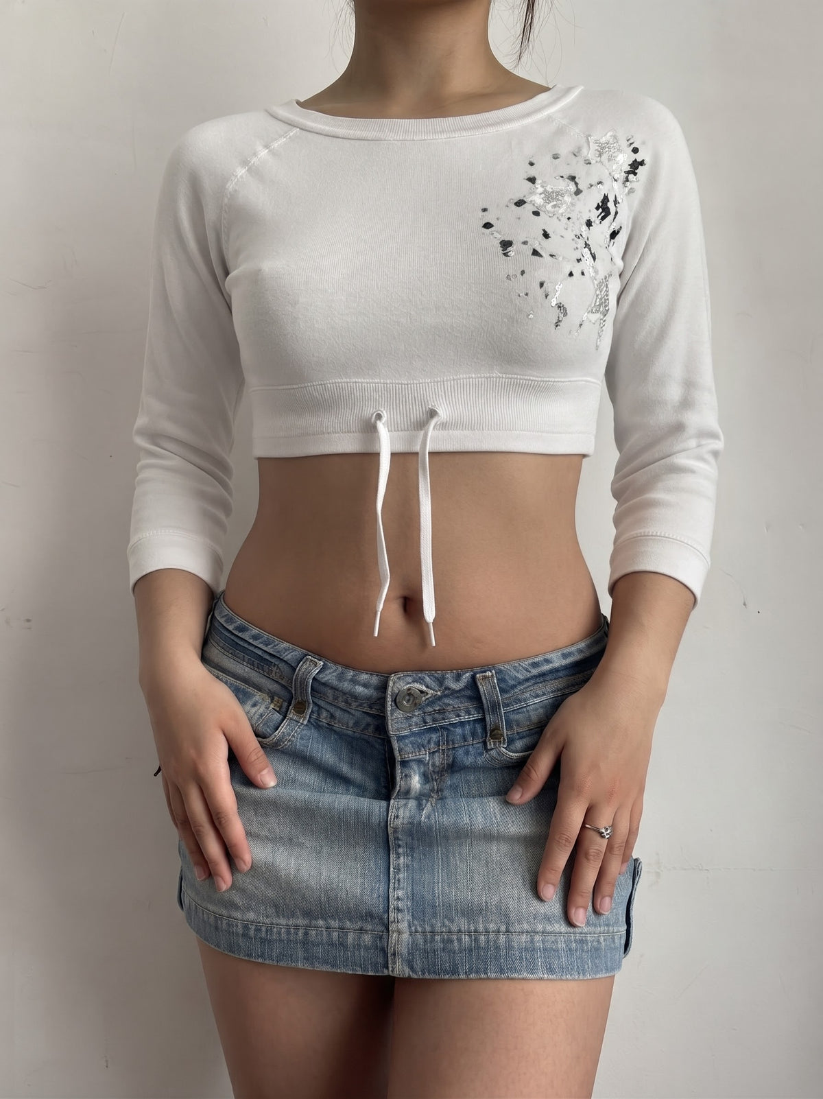 White cropped sweatshirt (XS)