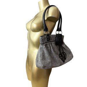 Grey flower appliquée medium shoulder bag (27x24cm)