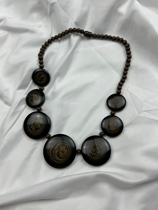 Brown wood pearls necklace