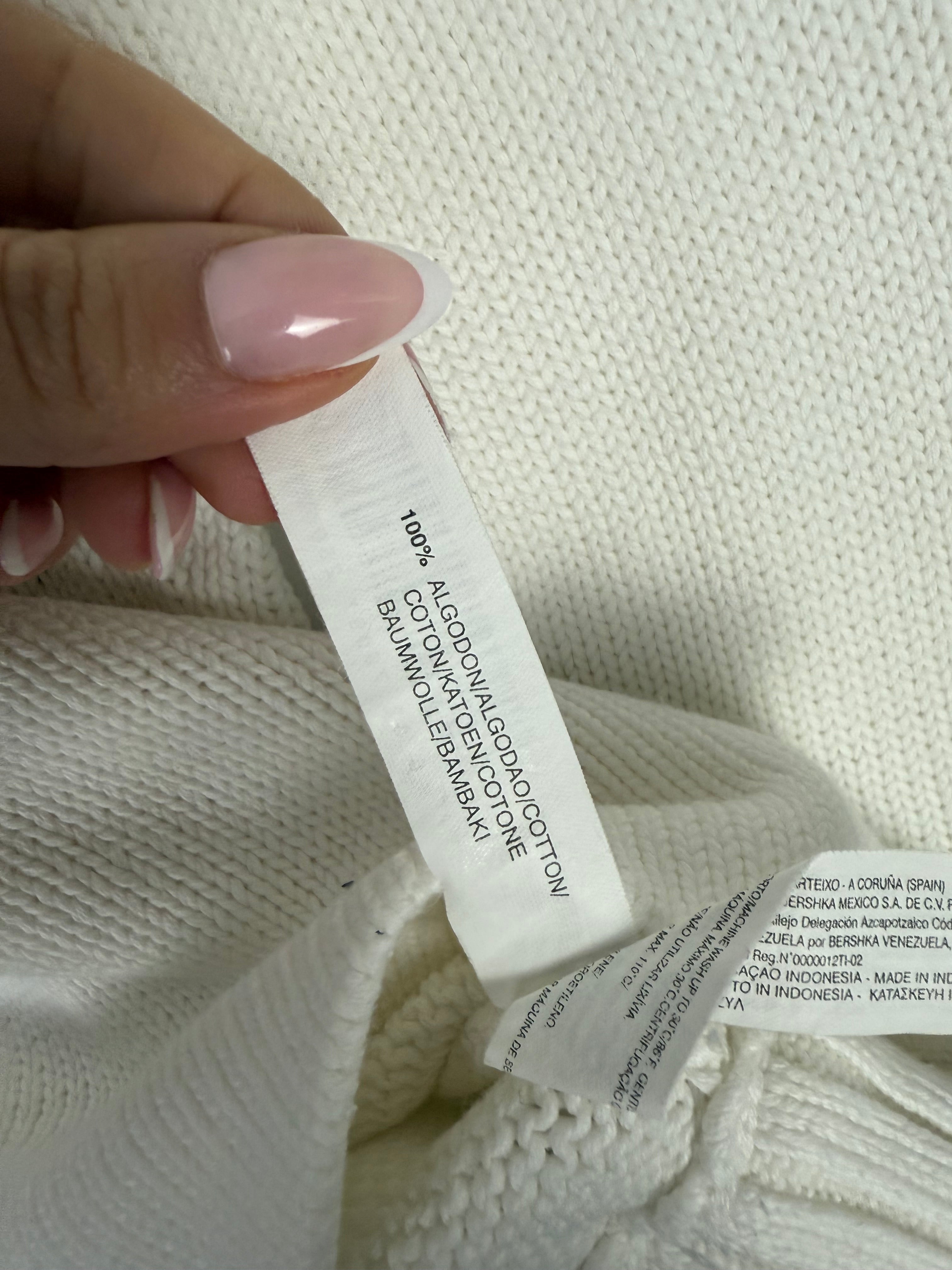 White zip up round neck jumper (XS)
