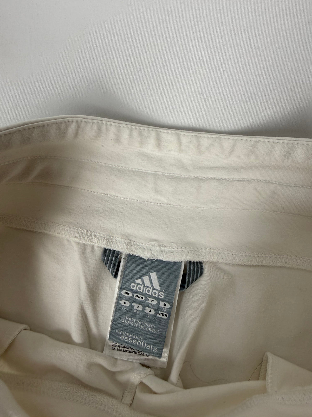 White activewear low waist capri pants (L)