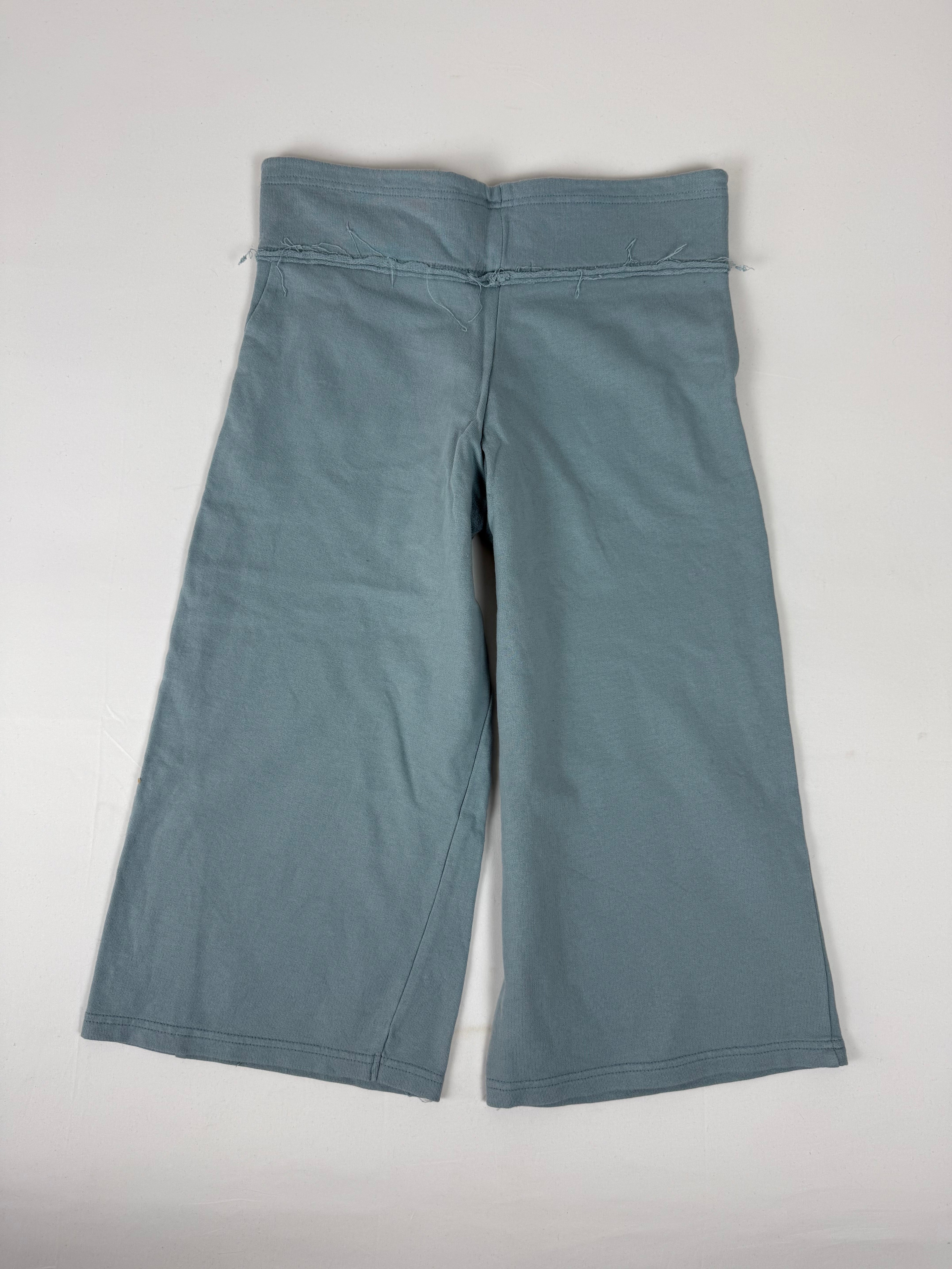 Blue activewear low rise capri pants (S)