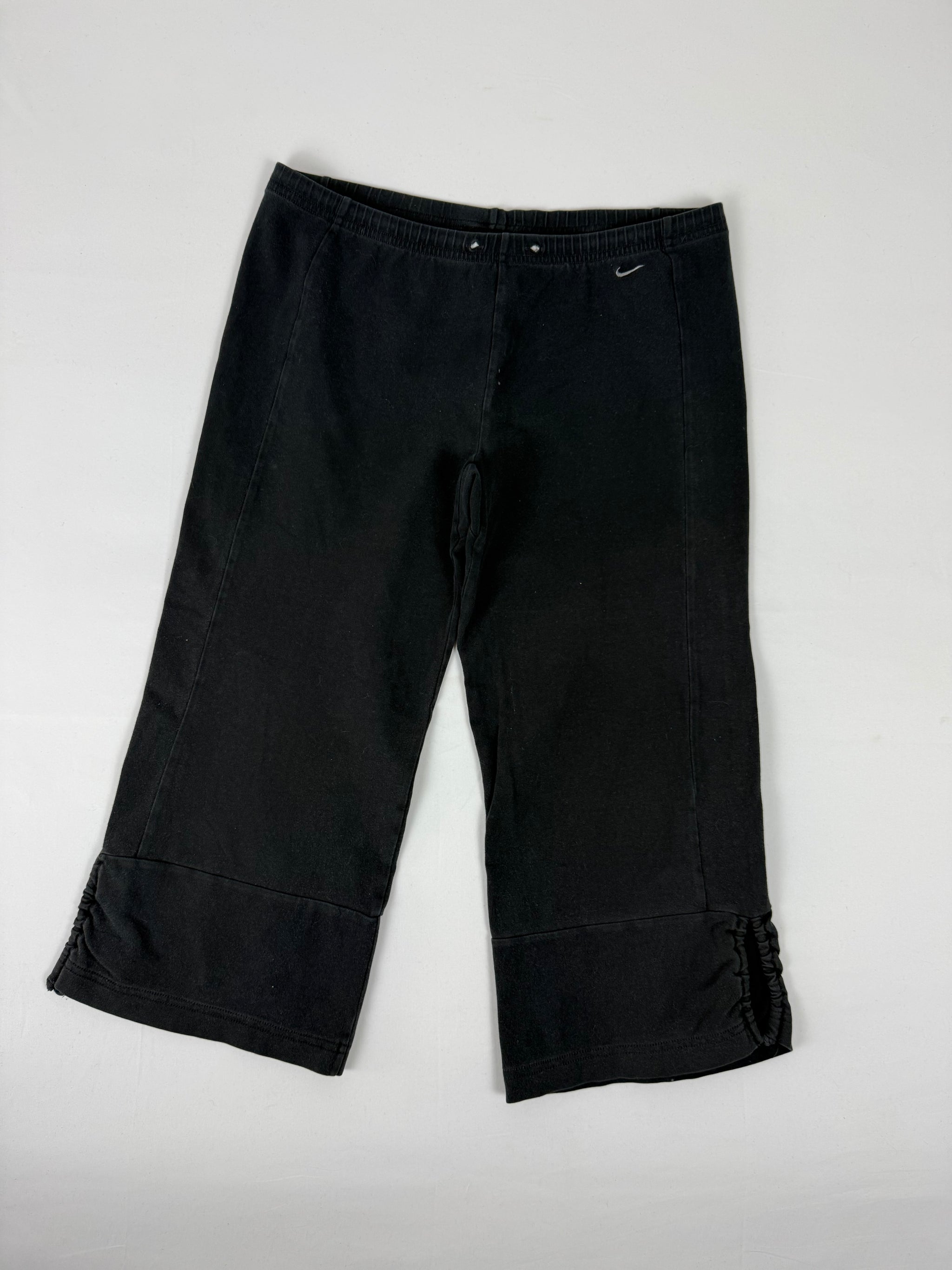 Black low rise capri activewear pants (S/M)
