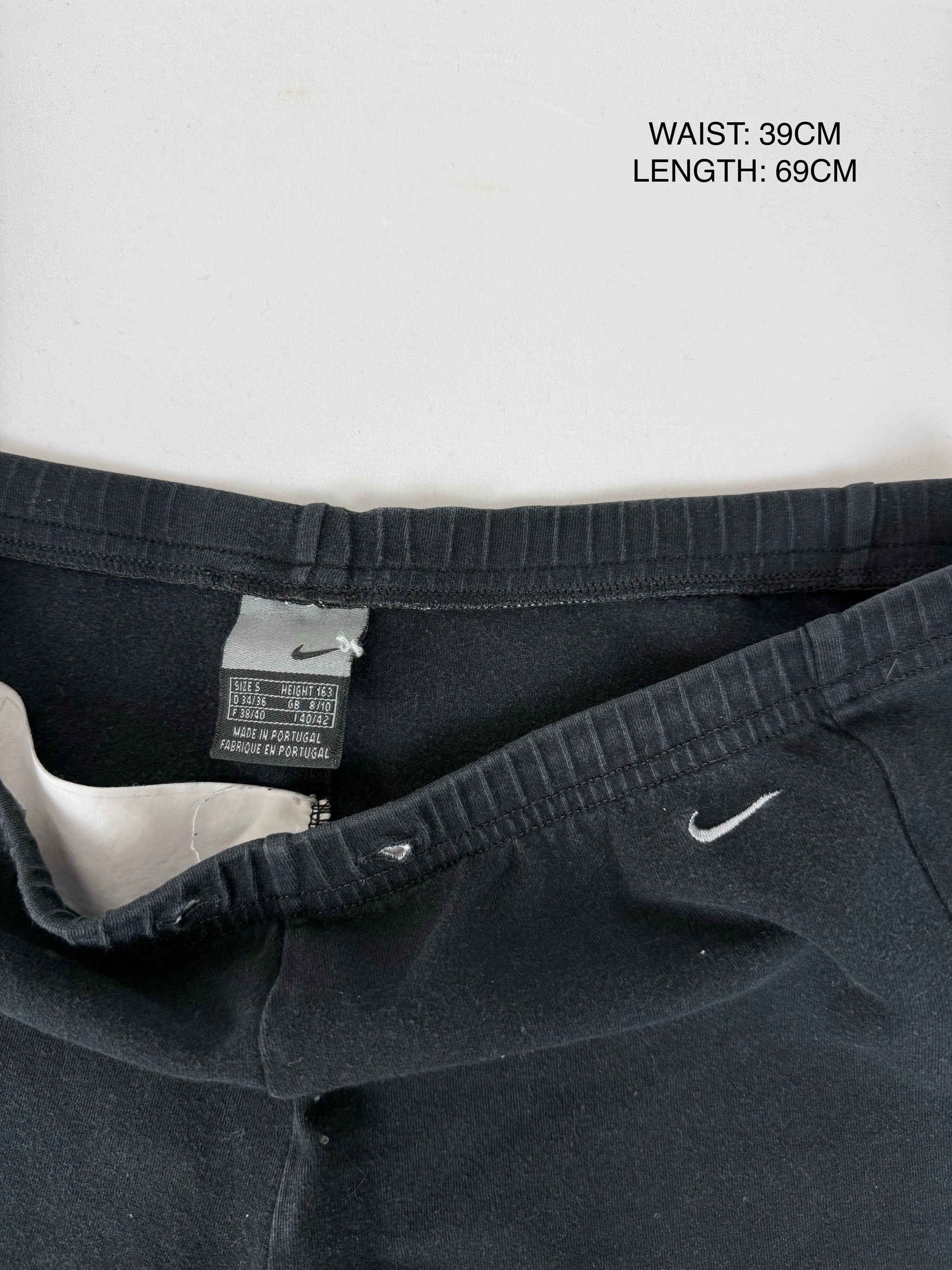 Black low rise capri activewear pants (S/M)