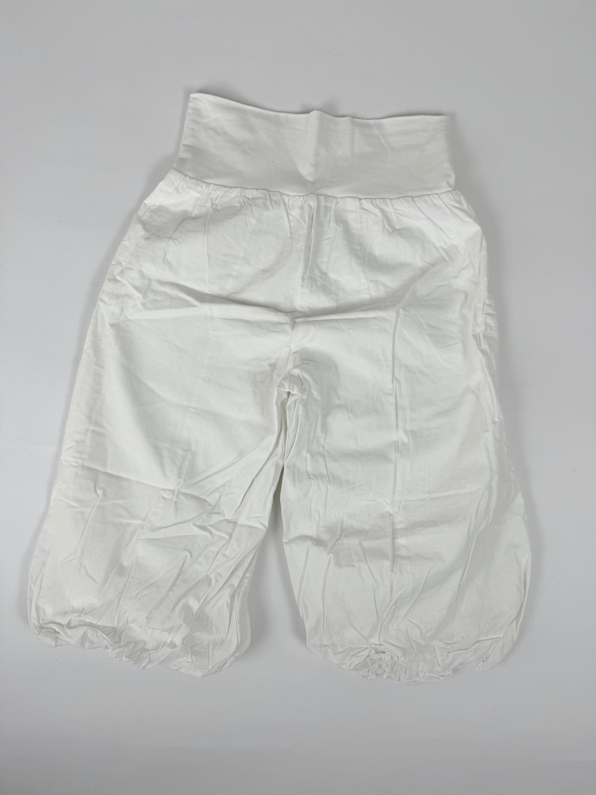 White cotton low rise sirwal capri pants (M)