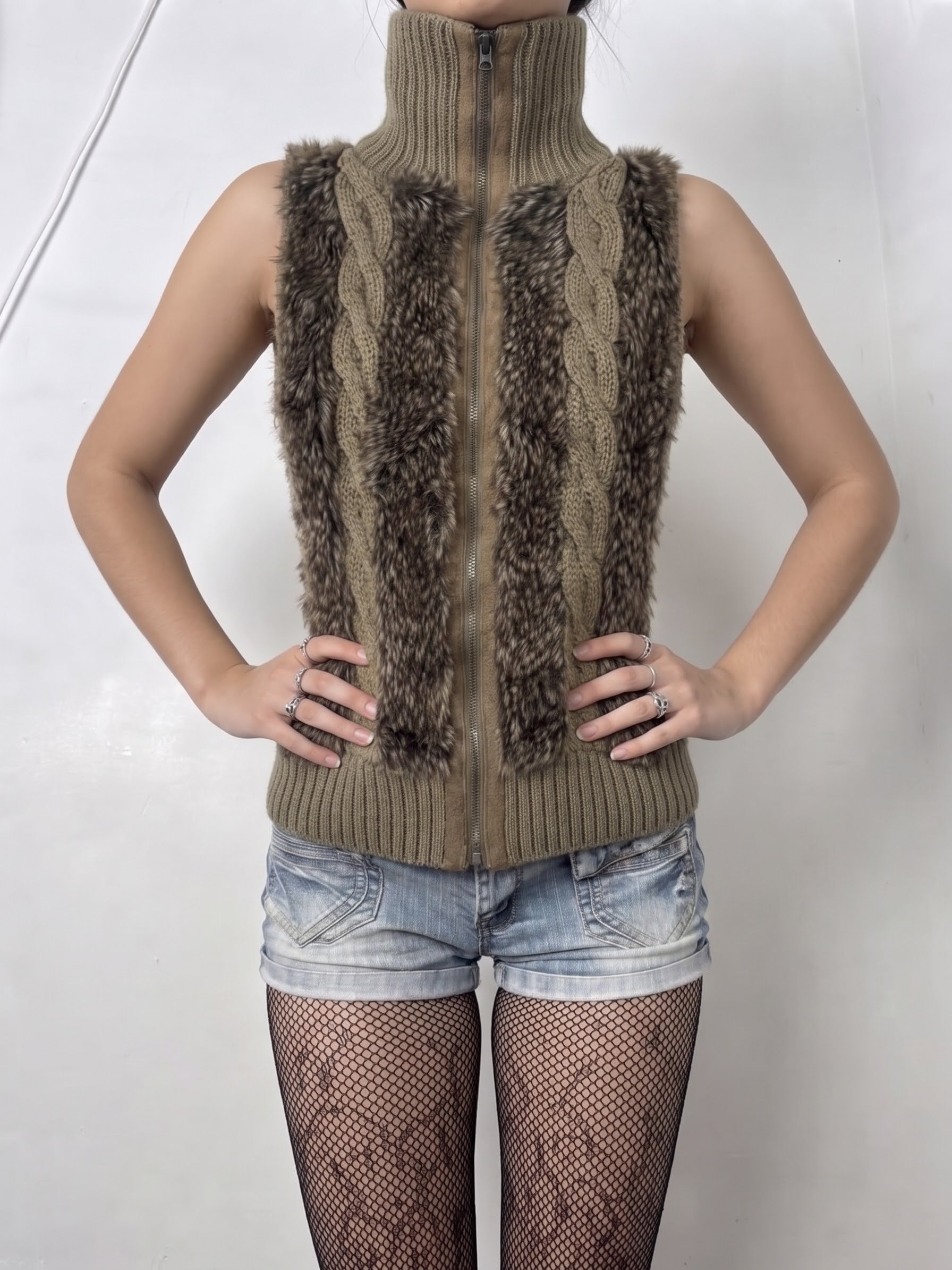 Brown faux fur sleeveless jacket (L)