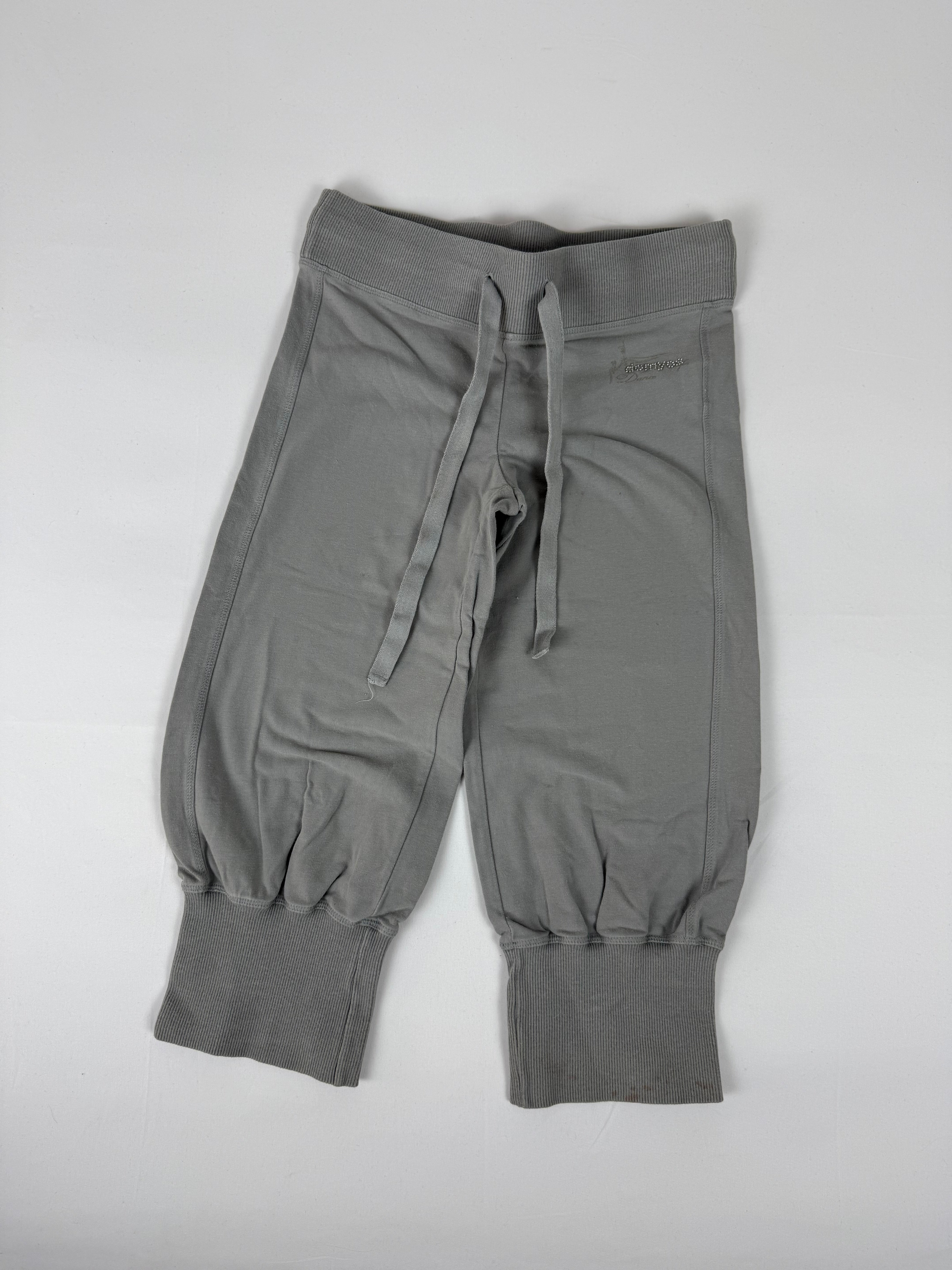 Grey activewear low rise capri pants (S)