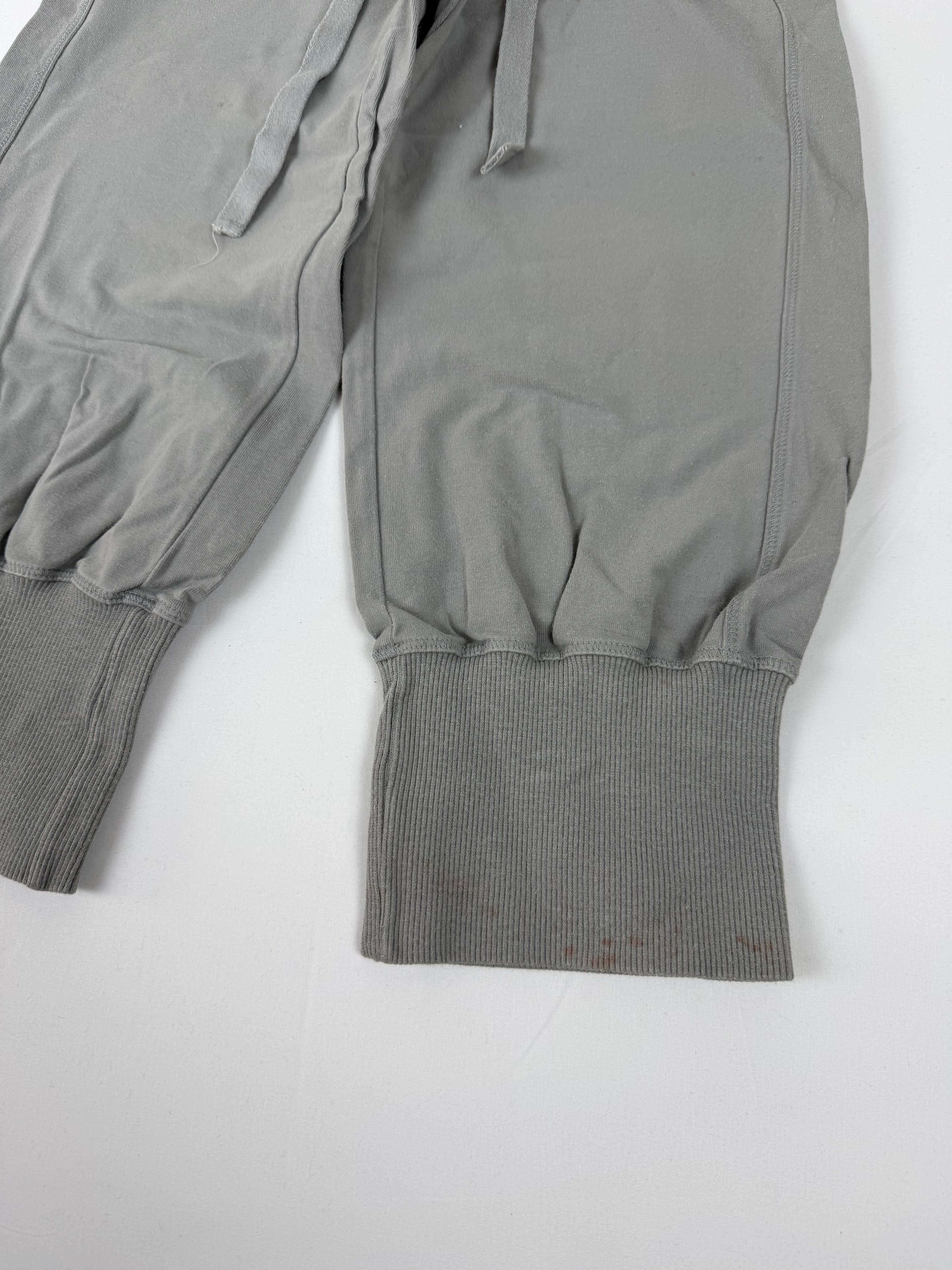 Grey activewear low rise capri pants (S)