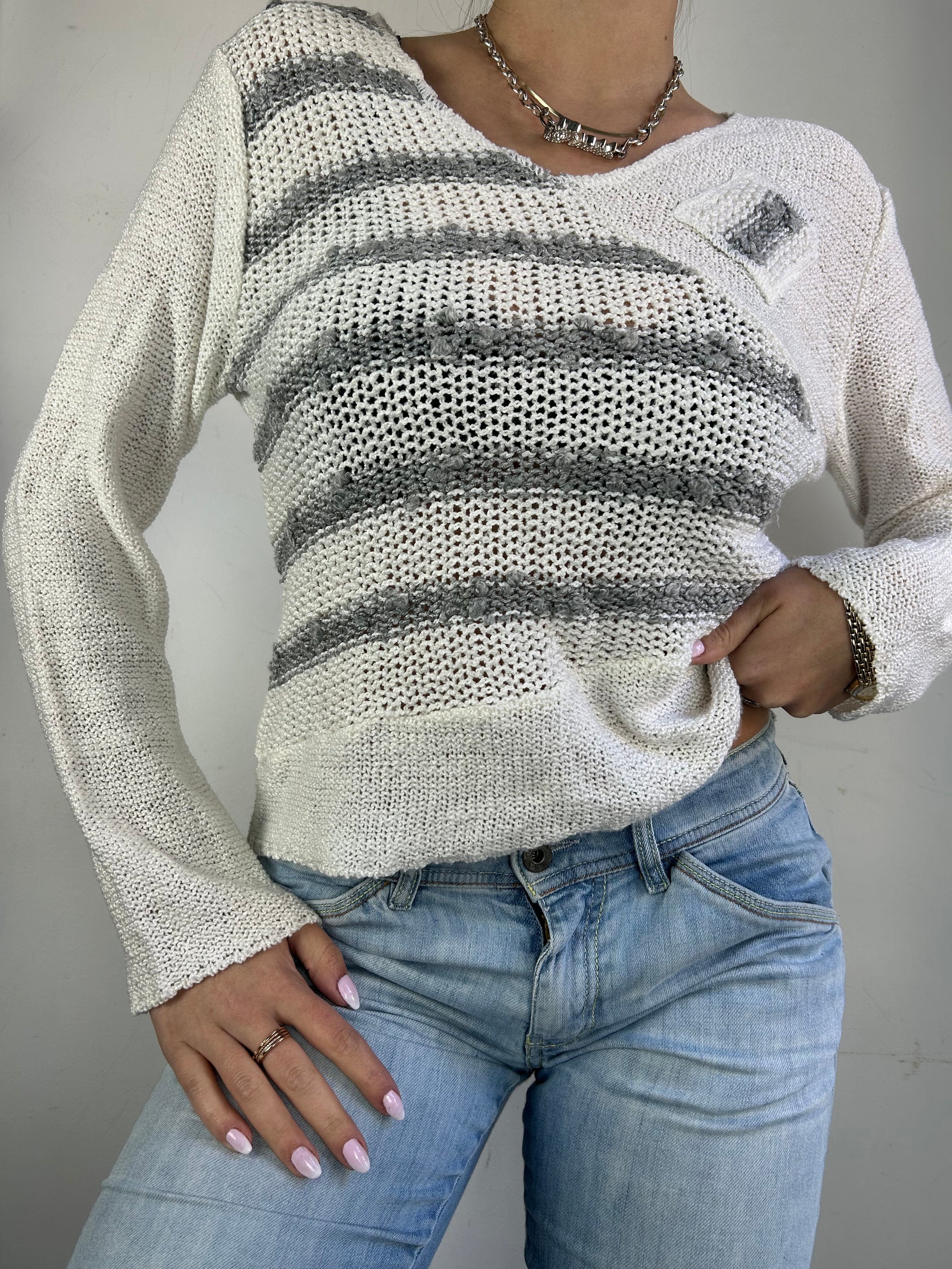 White V neck  jumper (S/M)