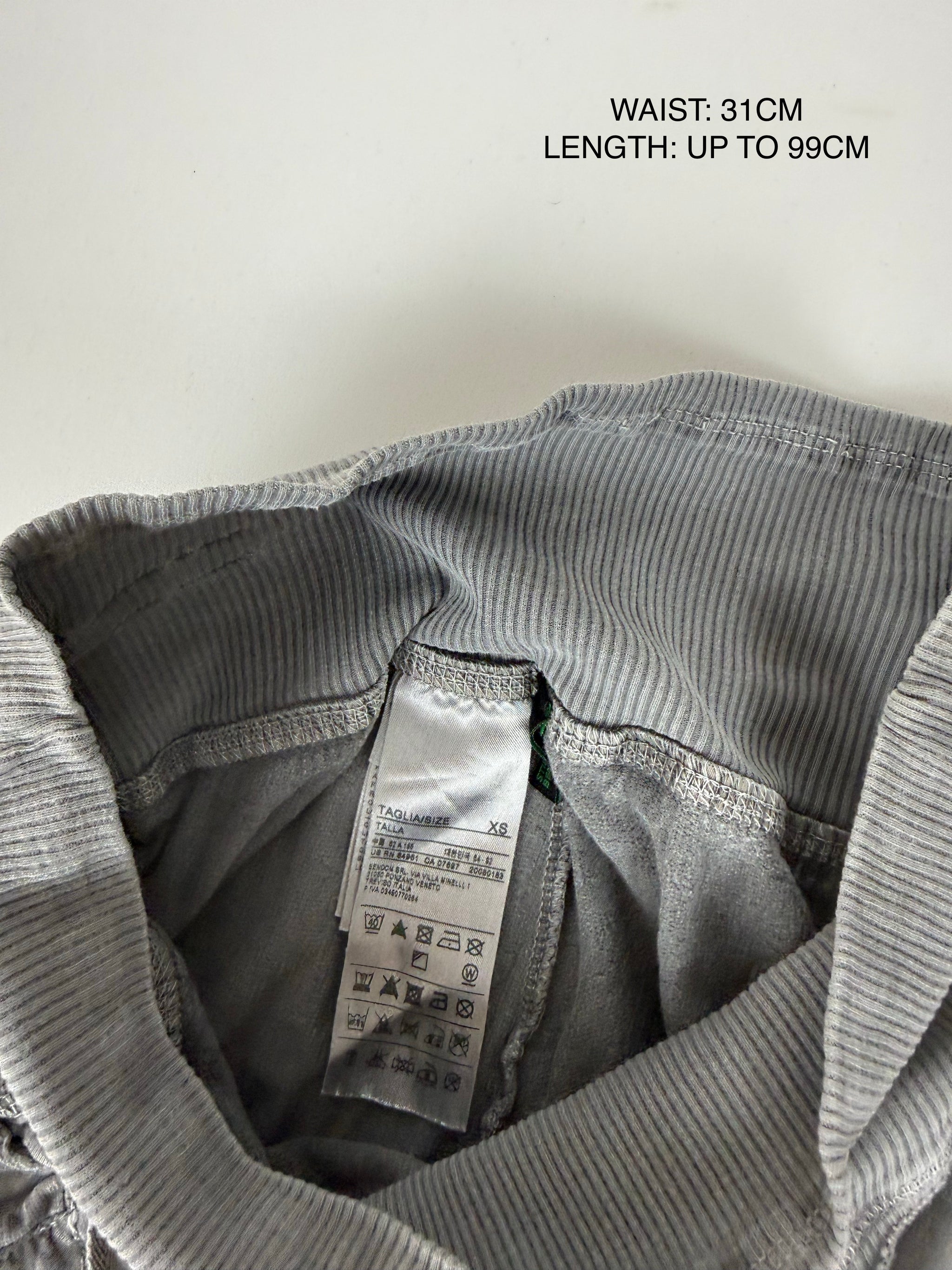 Grey activewear low rise capri pants (XS)
