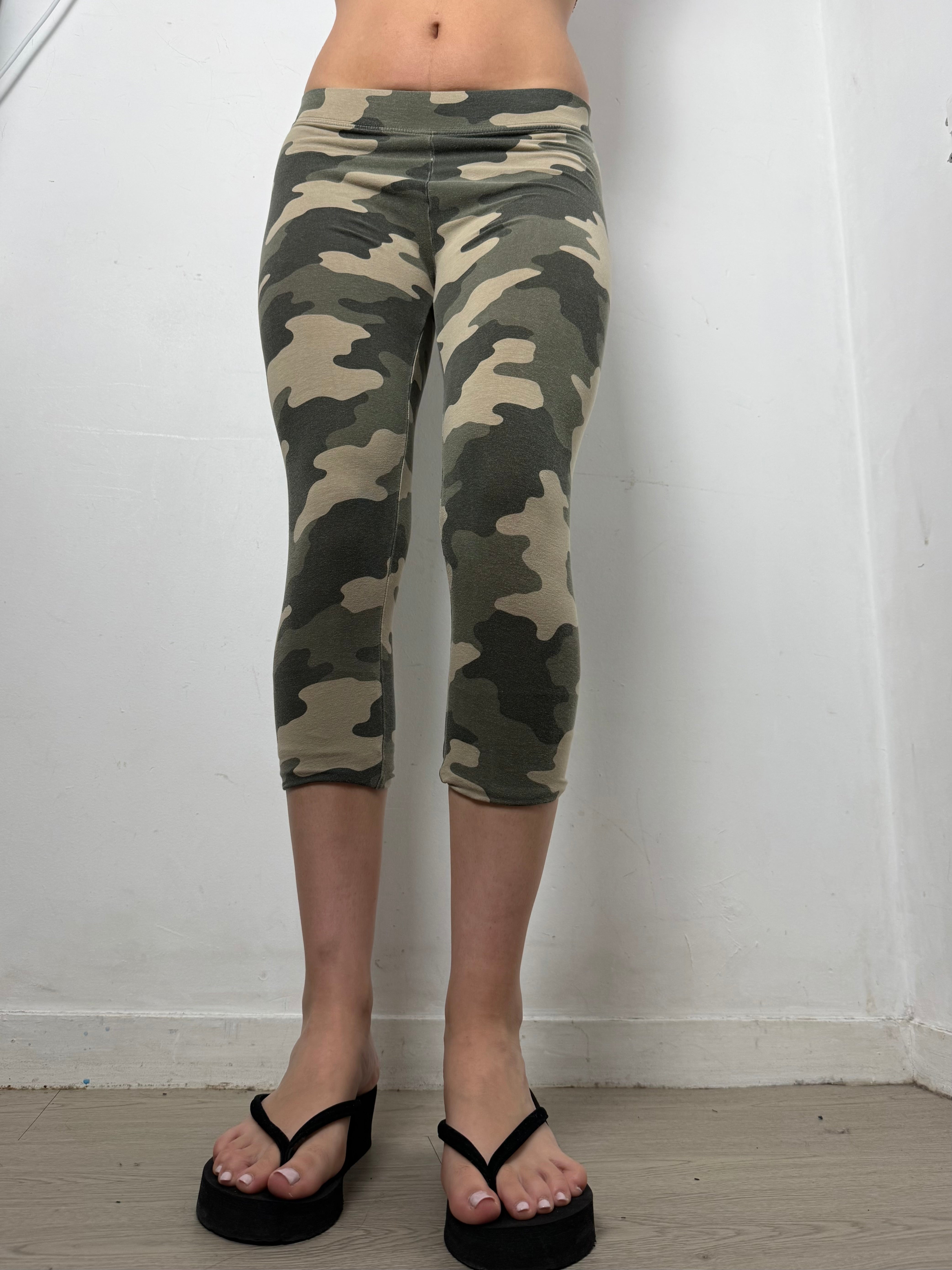 Khaki camo print leggings capri pants (S)