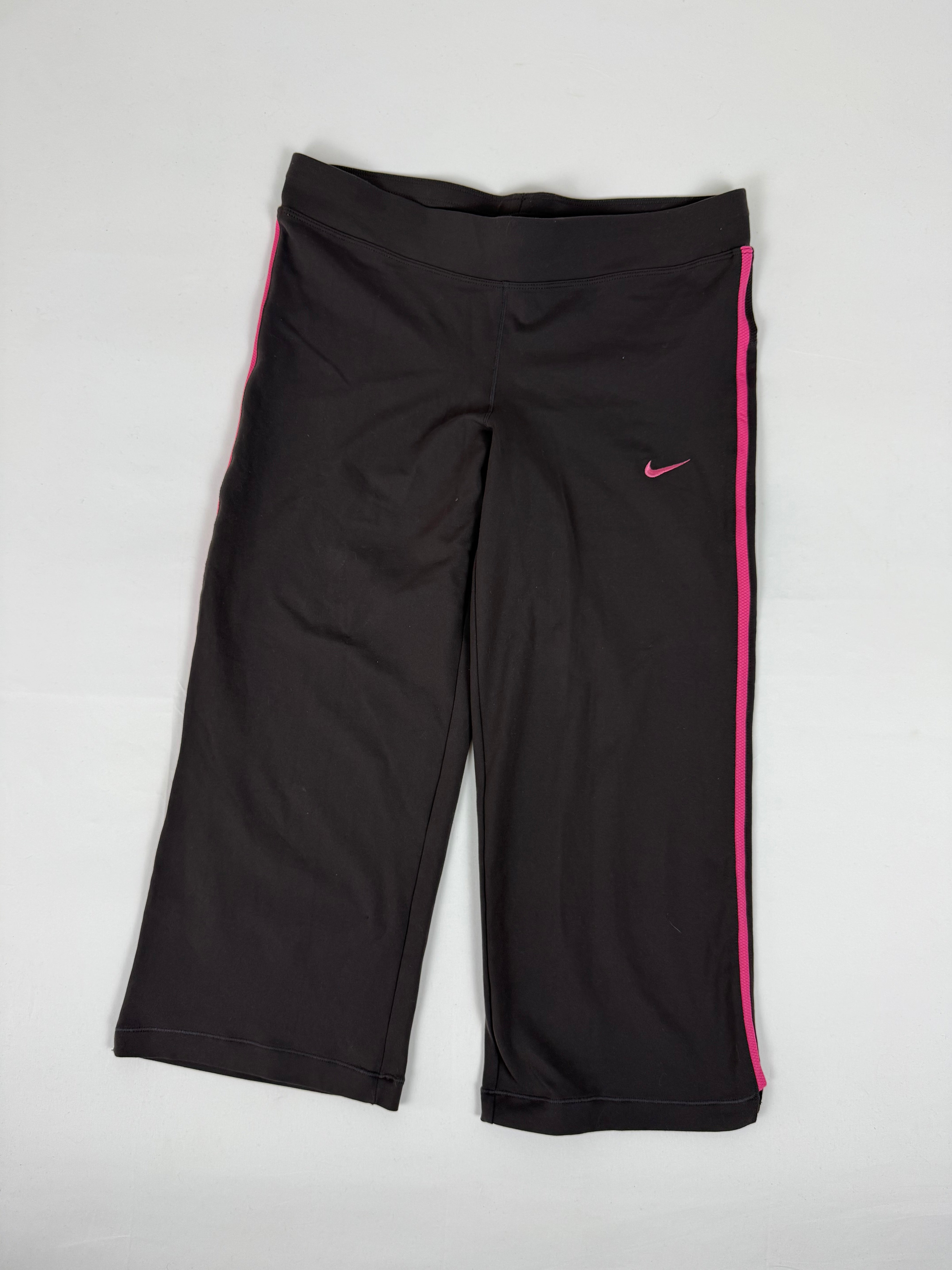Black stretchy activewear capri pants (M)